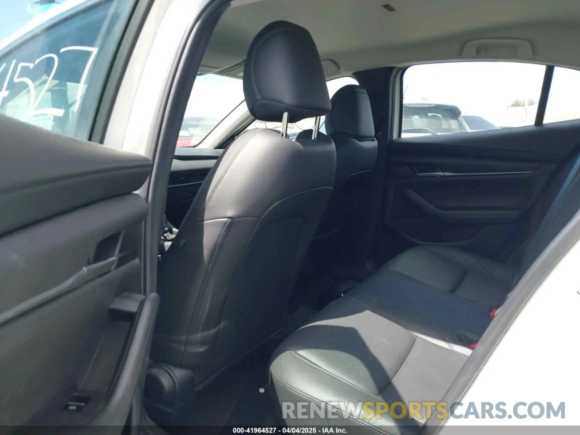 8 fotografías del automóvil dañado 3MZBPACL2LM126567 MAZDA MAZDA3 2020