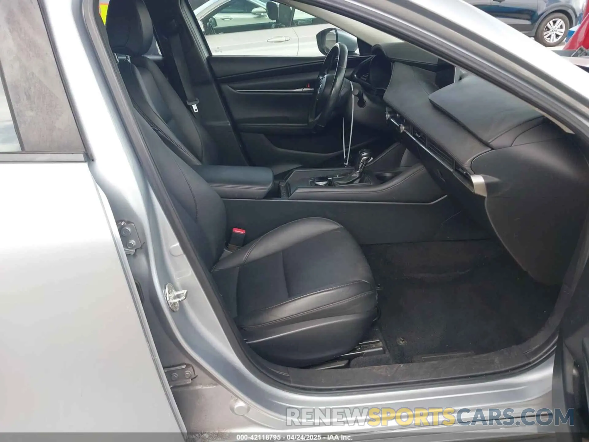 5 fotografías del automóvil dañado 3MZBPACL6LM131481 MAZDA MAZDA3 2020