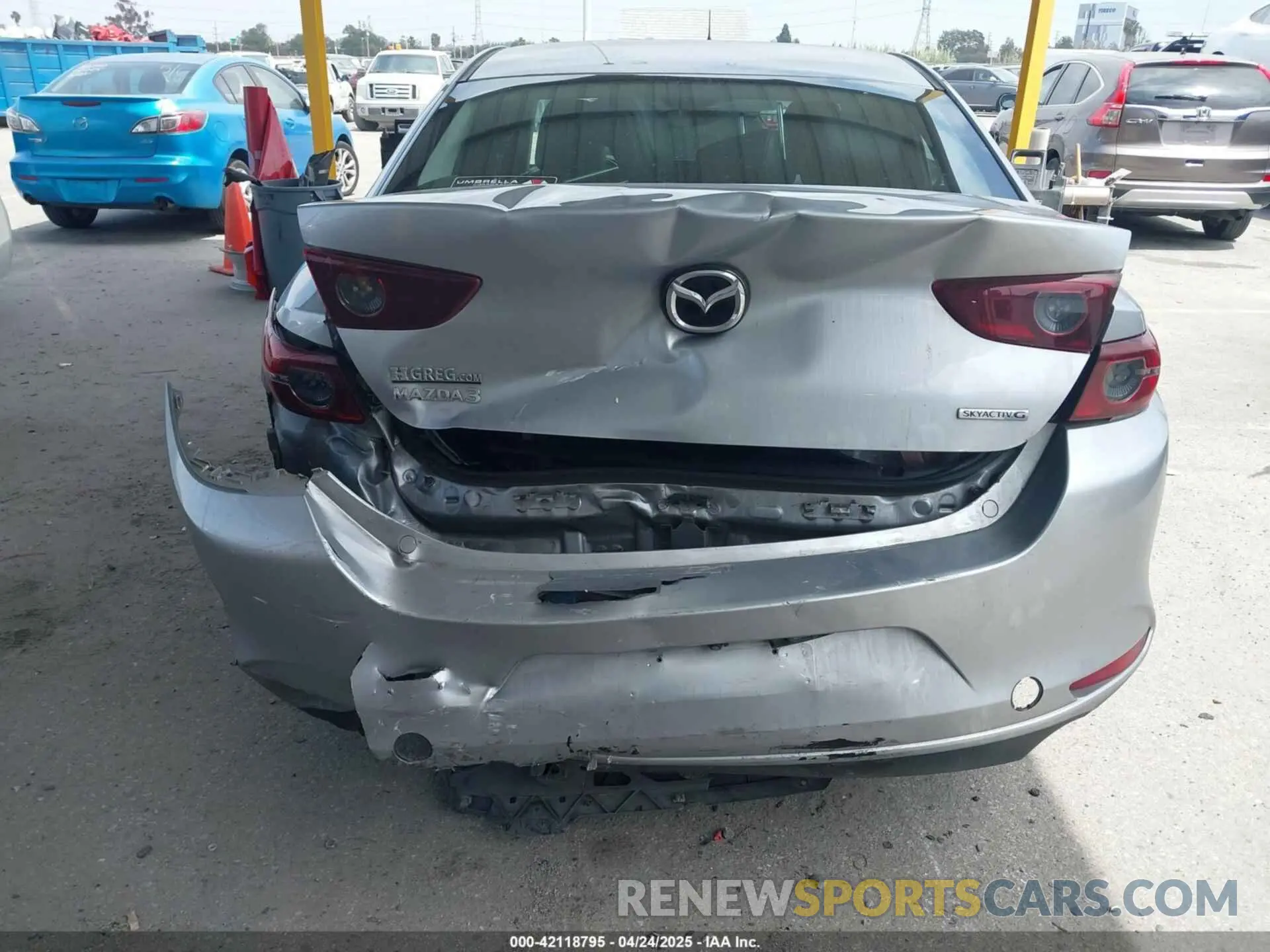 6 fotografías del automóvil dañado 3MZBPACL6LM131481 MAZDA MAZDA3 2020
