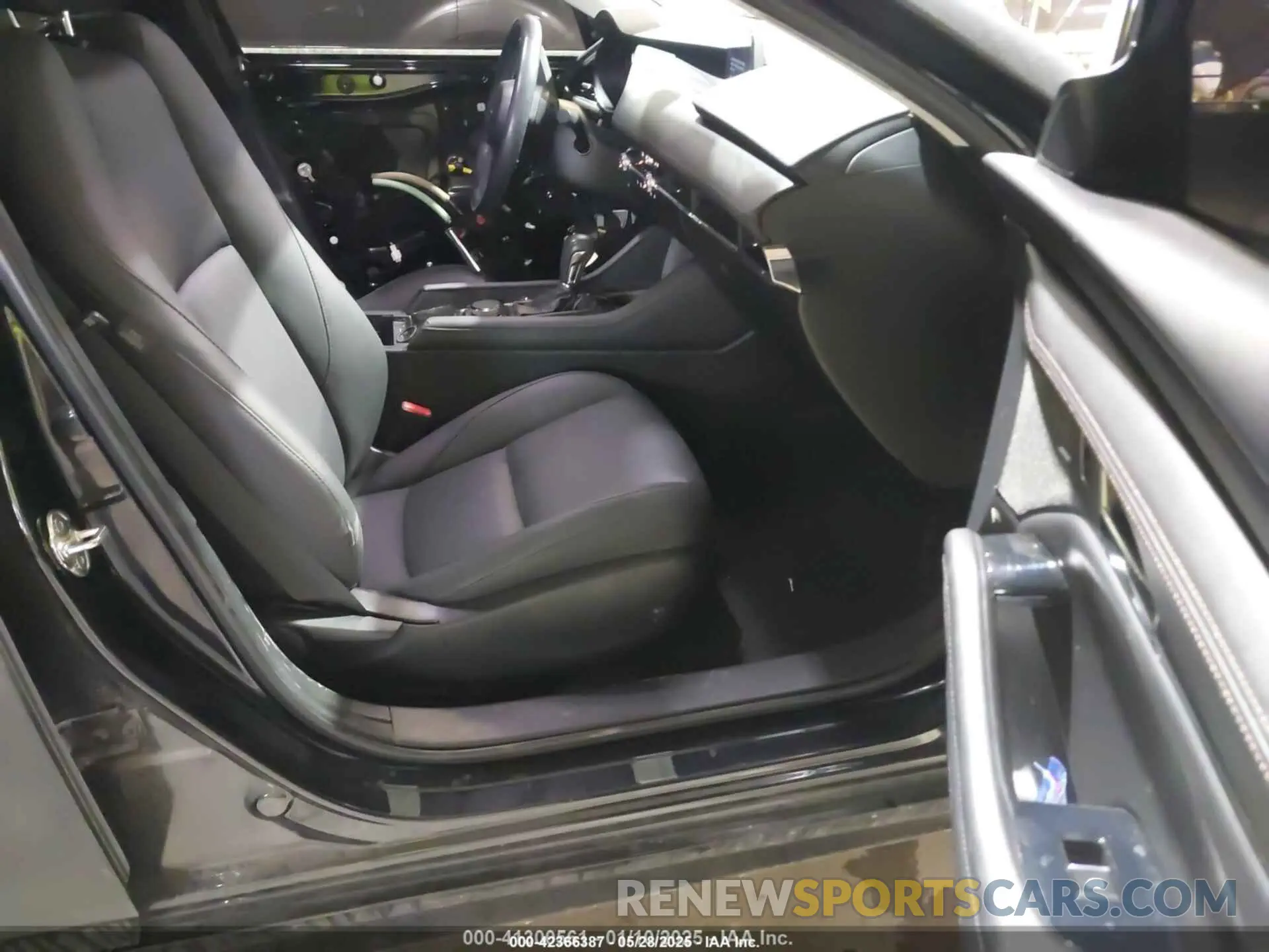 5 fotografías del automóvil dañado 3MZBPADL0LM125240 MAZDA MAZDA3 2020