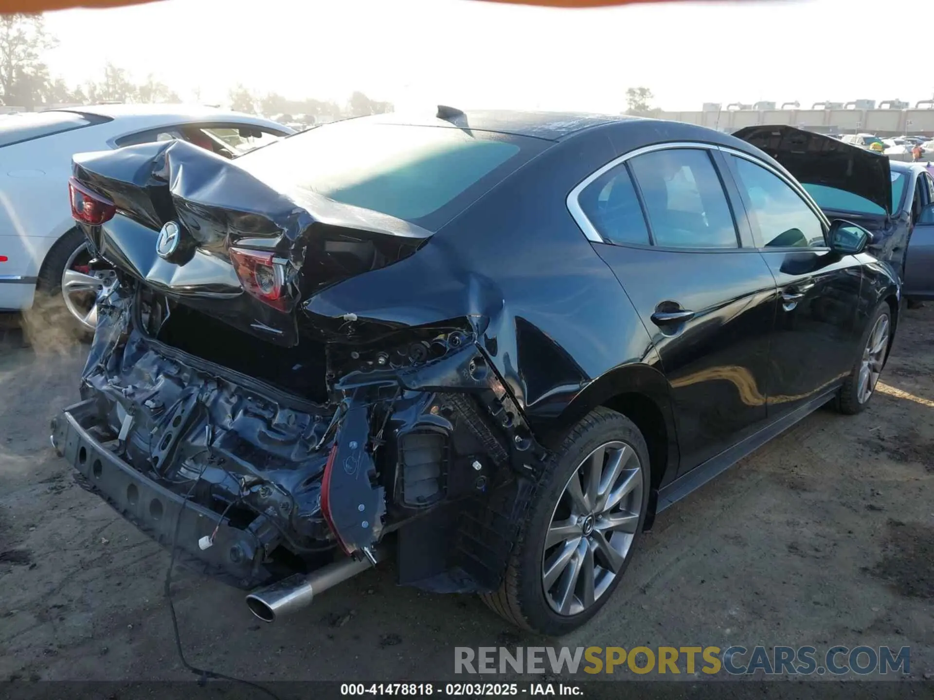 4 fotografías del automóvil dañado 3MZBPAEM2LM124405 MAZDA MAZDA3 2020