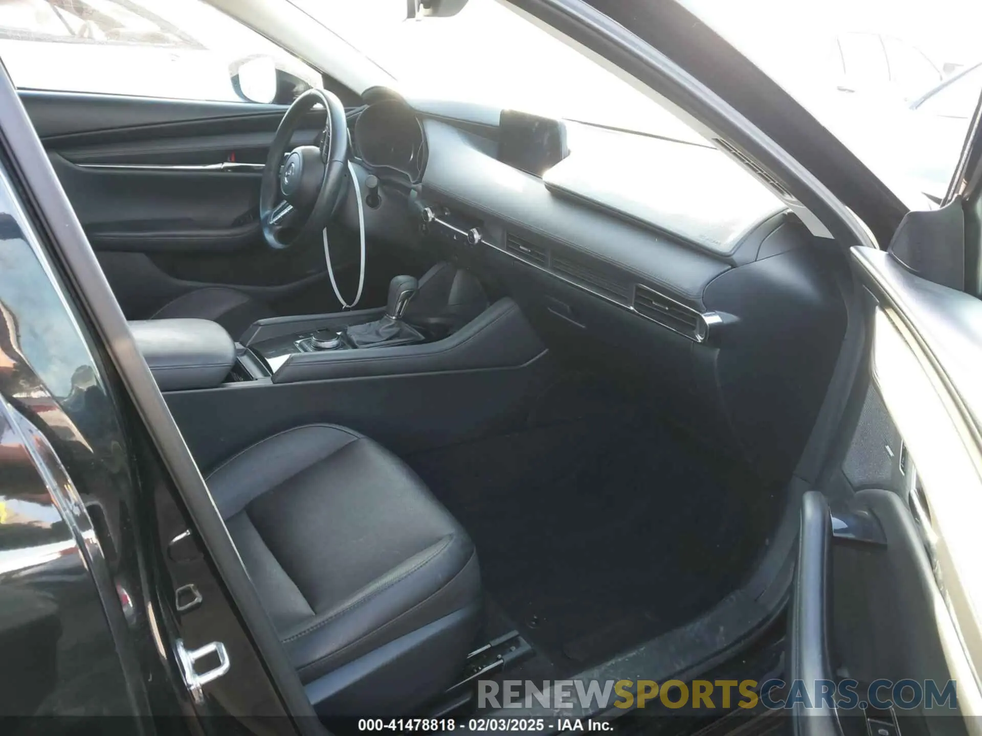 5 fotografías del automóvil dañado 3MZBPAEM2LM124405 MAZDA MAZDA3 2020