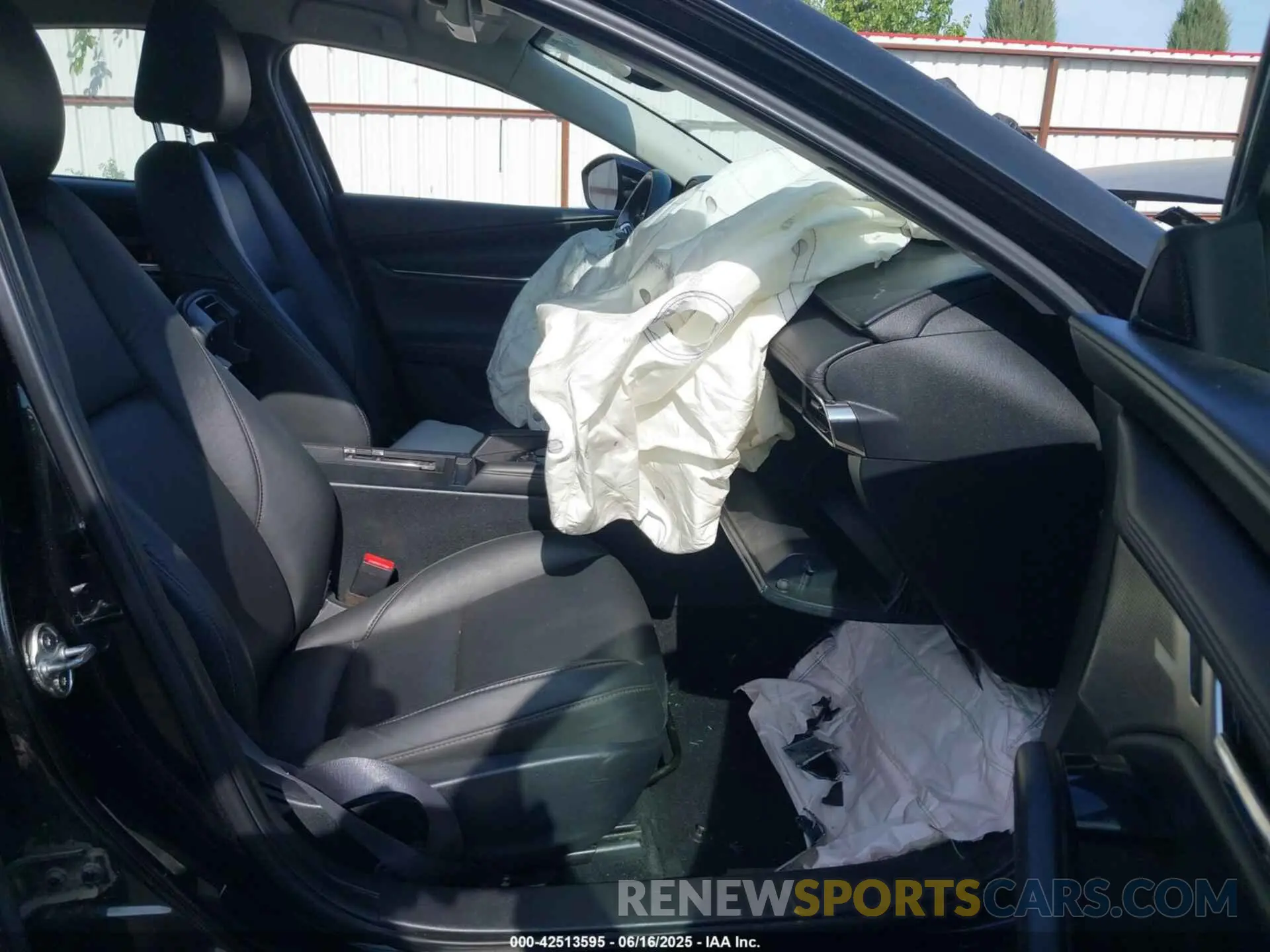 5 fotografías del automóvil dañado 3MZBPBDM2LM133399 MAZDA MAZDA3 2020