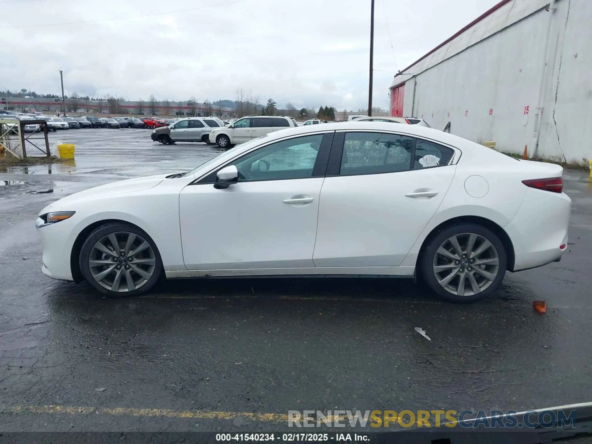 15 fotografías del automóvil dañado 3MZBPBEMXLM133357 MAZDA MAZDA3 2020