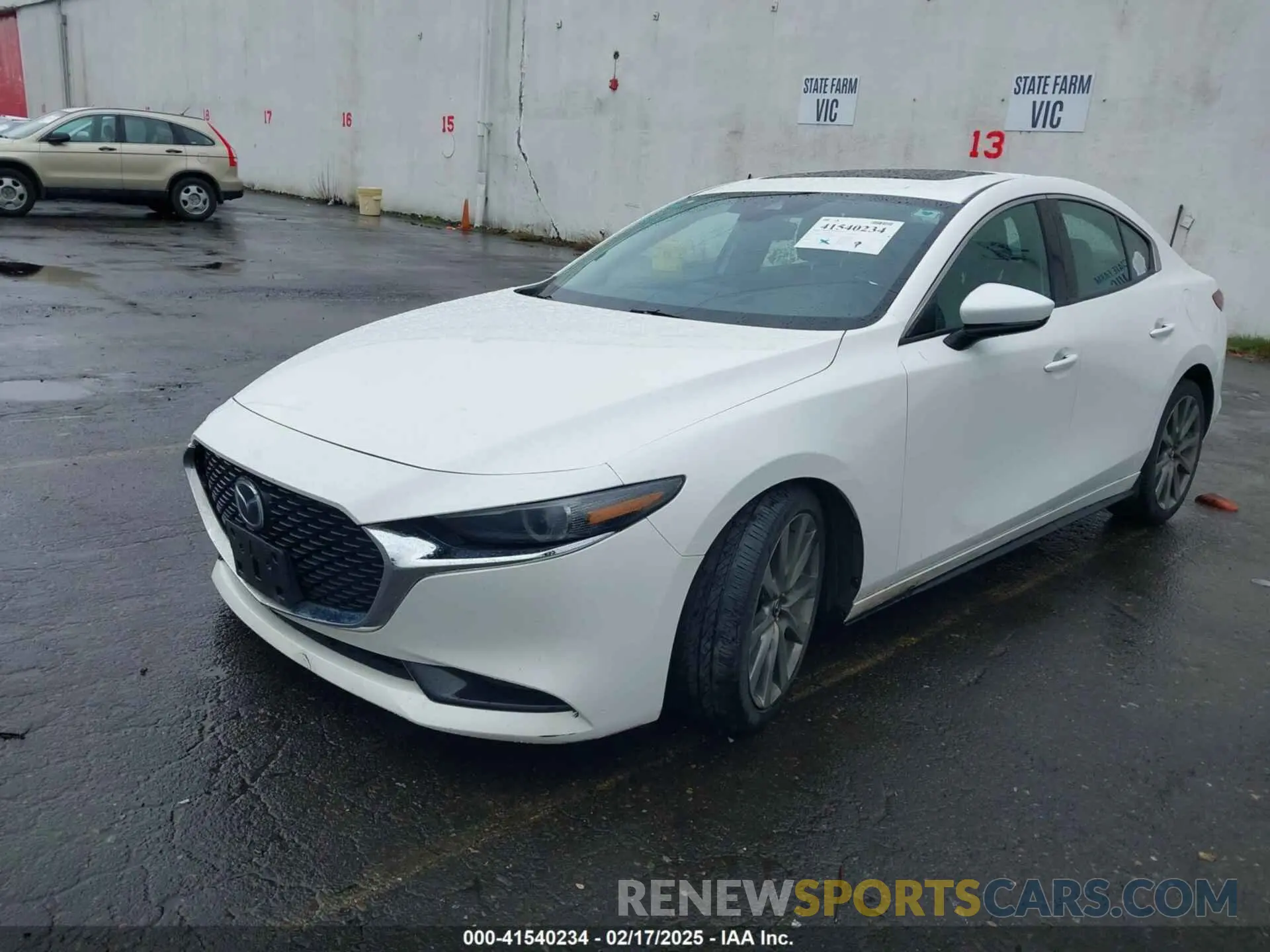 2 fotografías del automóvil dañado 3MZBPBEMXLM133357 MAZDA MAZDA3 2020