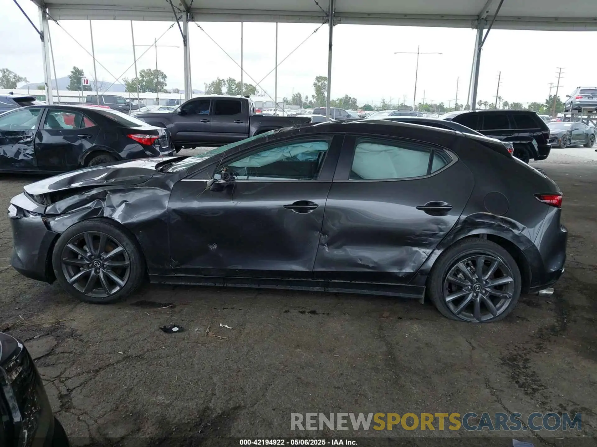 14 fotografías del automóvil dañado JM1BPALM0L1163707 MAZDA MAZDA3 2020