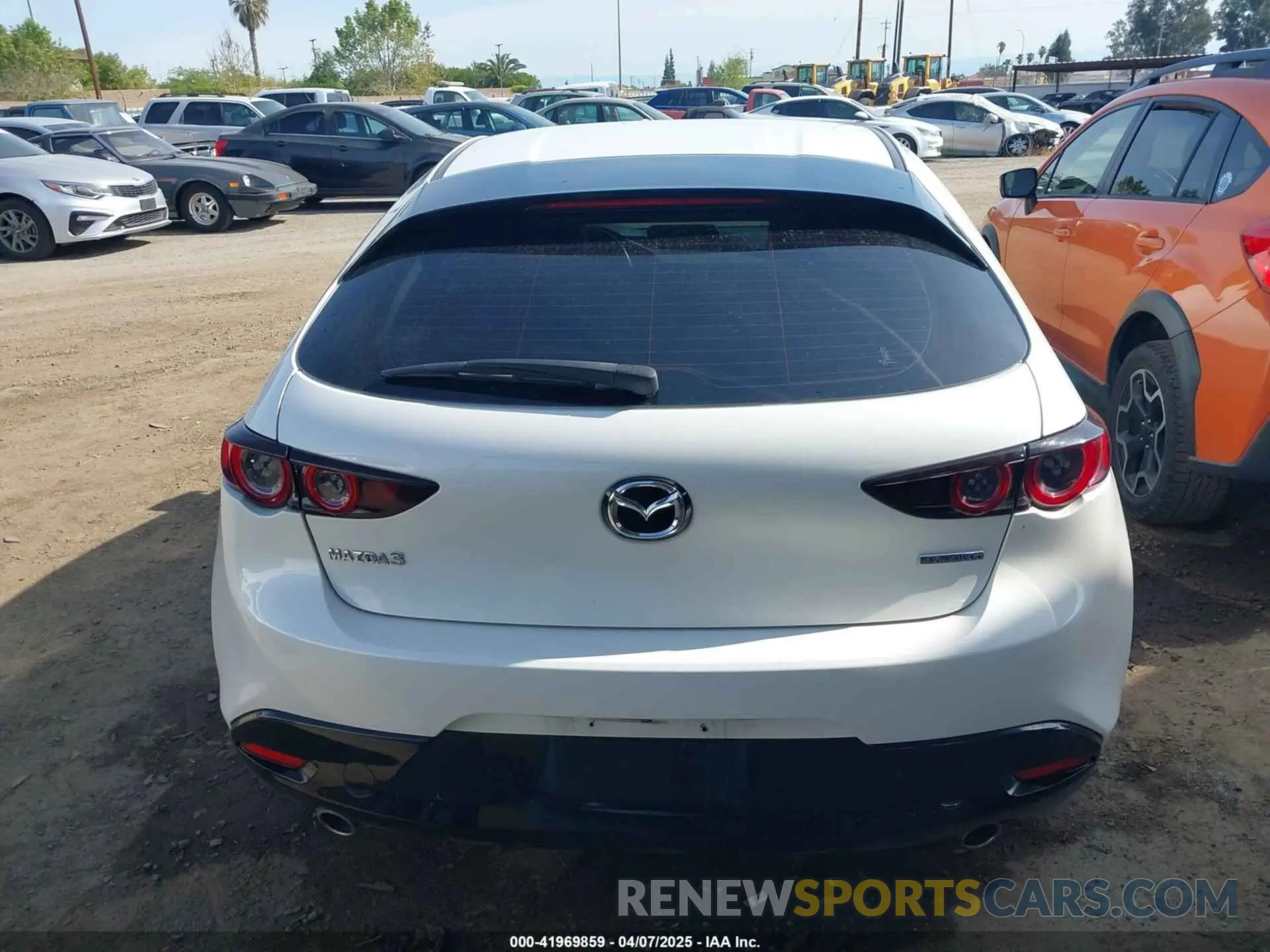 16 fotografías del automóvil dañado JM1BPALM1L1173422 MAZDA MAZDA3 2020