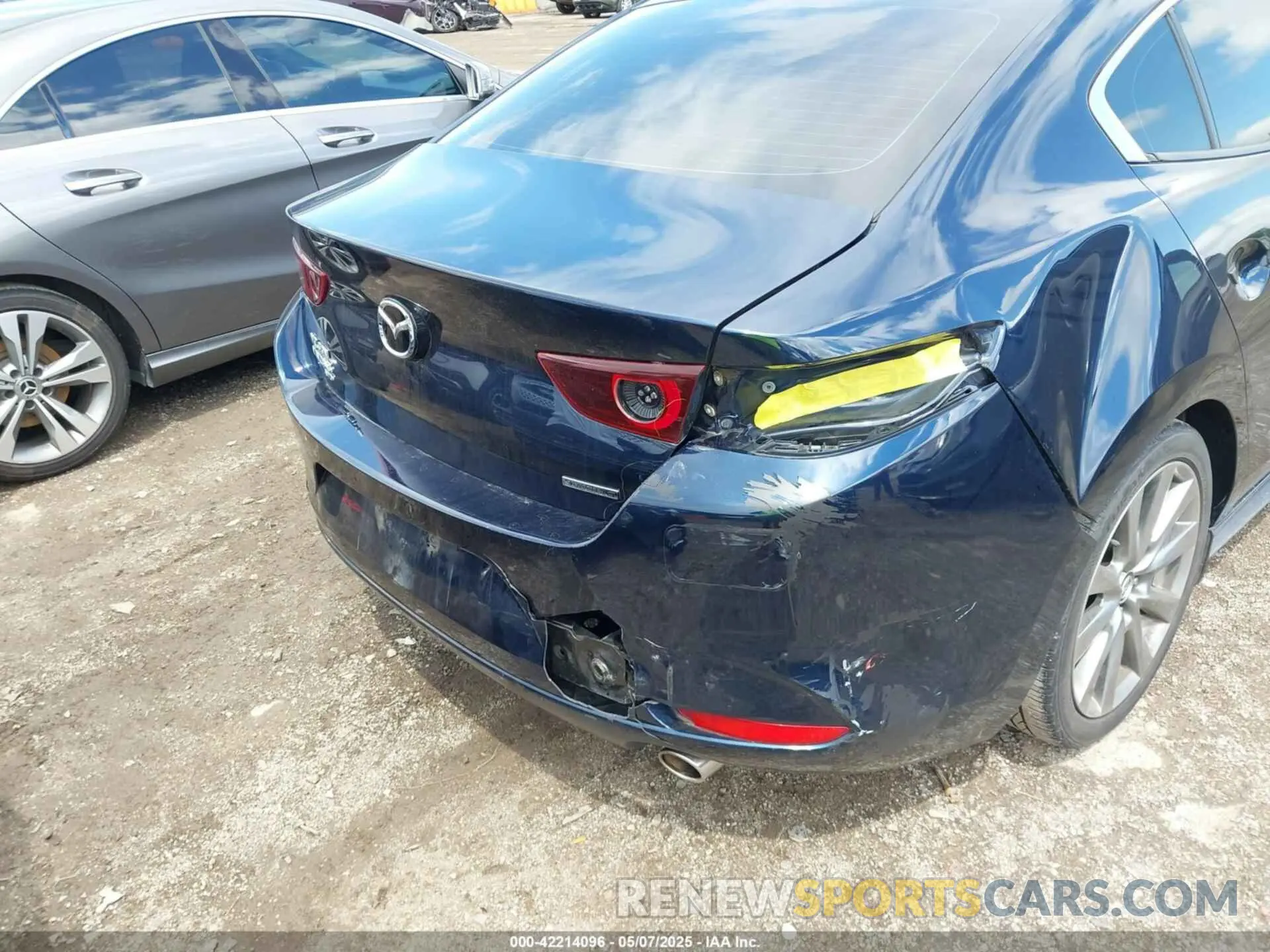 12 fotografías del automóvil dañado JM1BPBEM2L1163307 MAZDA MAZDA3 2020