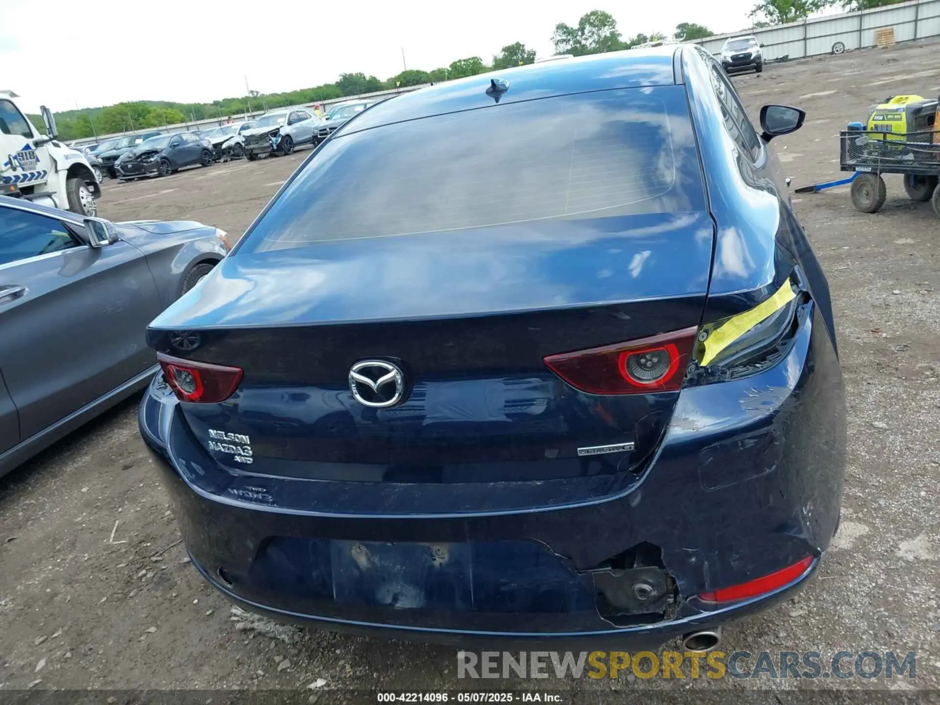 17 fotografías del automóvil dañado JM1BPBEM2L1163307 MAZDA MAZDA3 2020