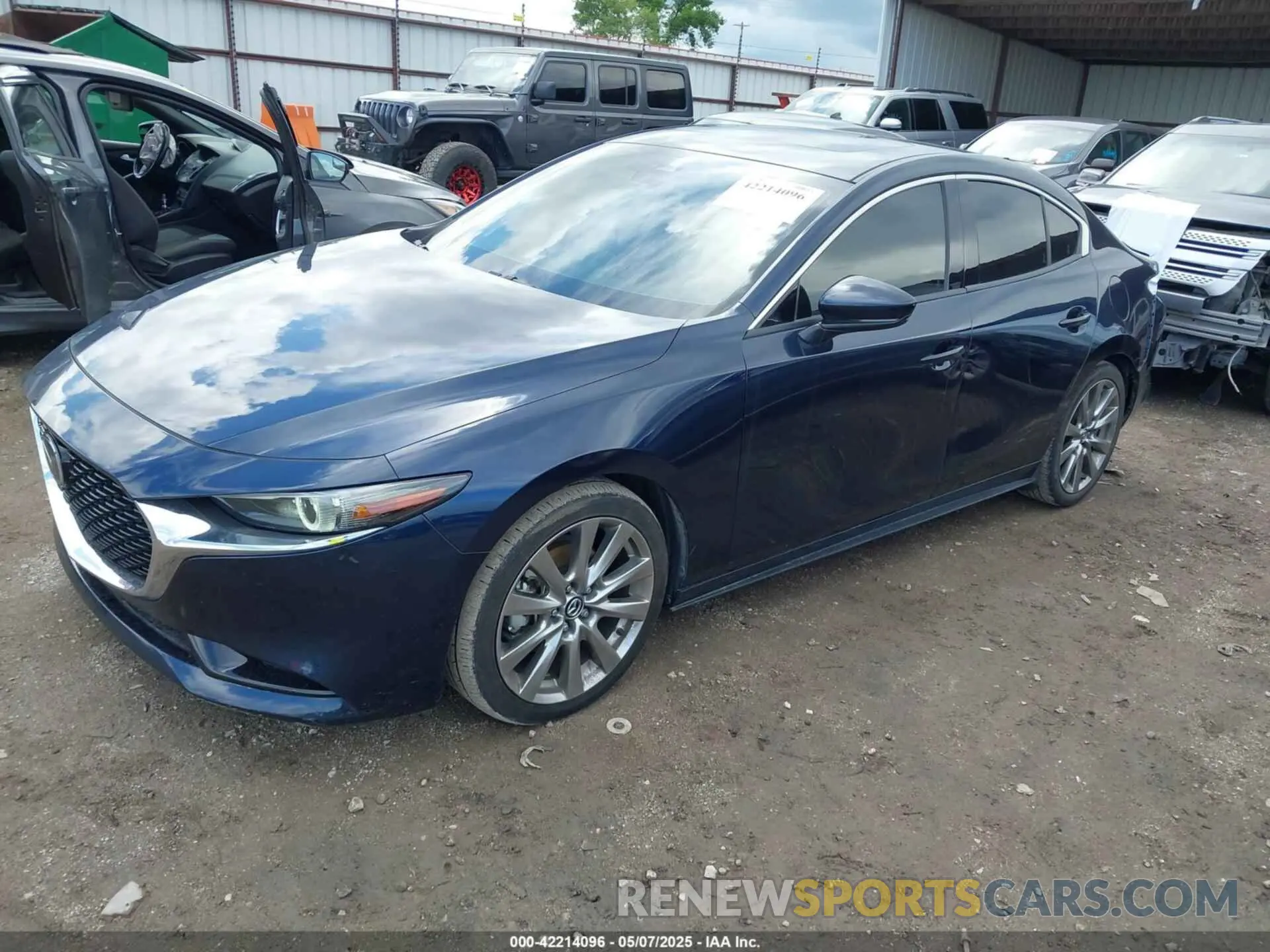 2 fotografías del automóvil dañado JM1BPBEM2L1163307 MAZDA MAZDA3 2020