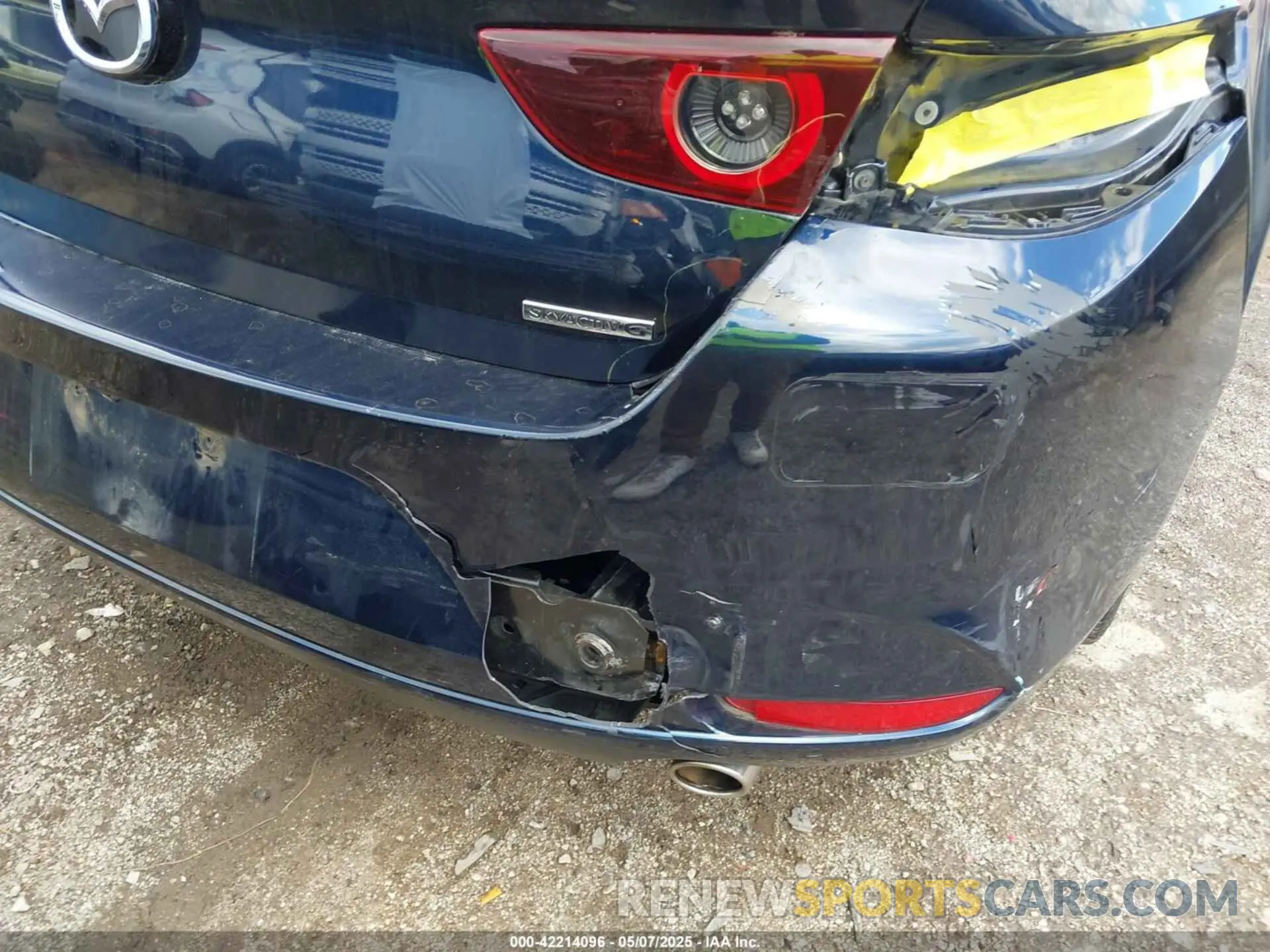 20 fotografías del automóvil dañado JM1BPBEM2L1163307 MAZDA MAZDA3 2020
