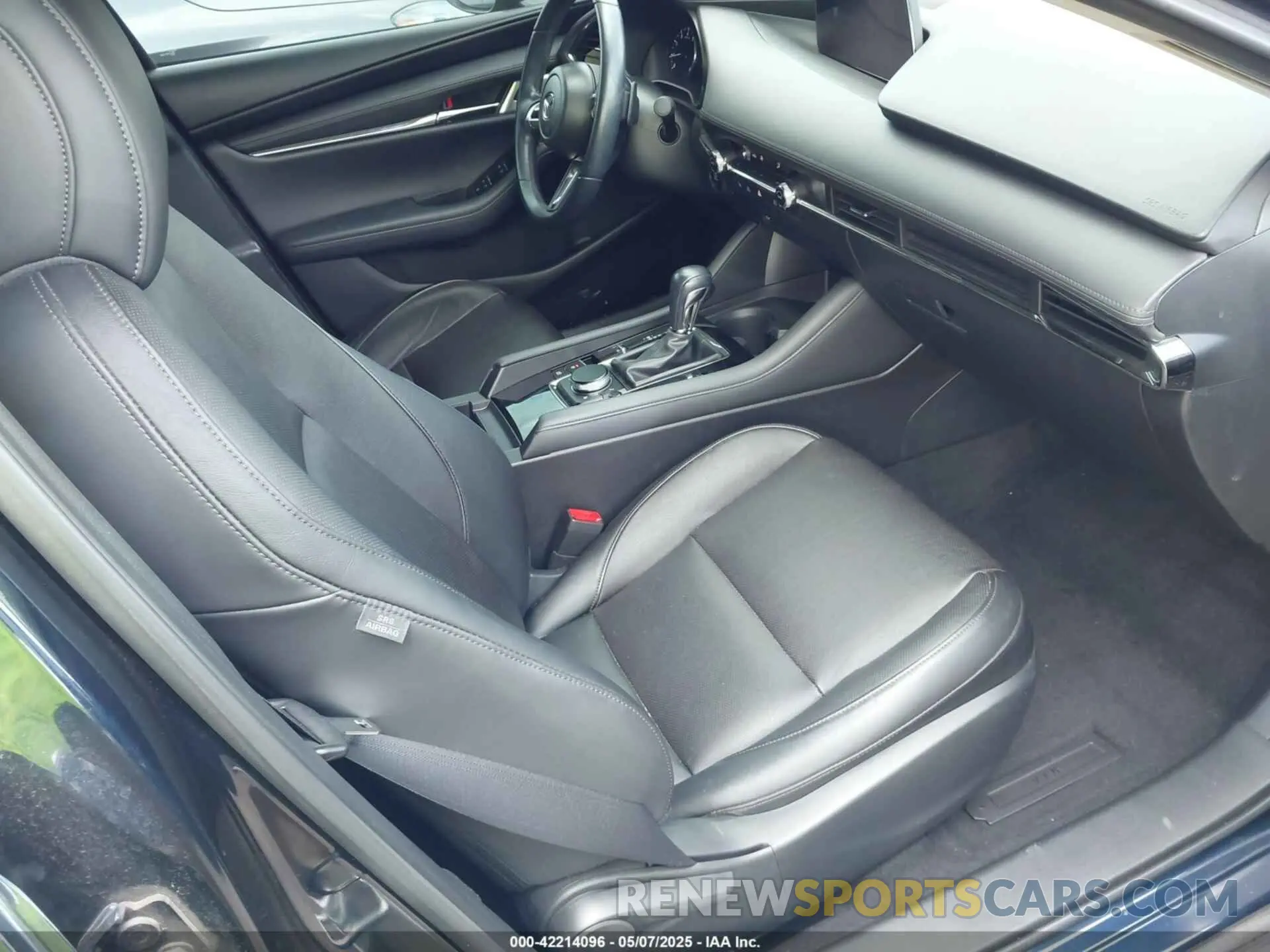 5 fotografías del automóvil dañado JM1BPBEM2L1163307 MAZDA MAZDA3 2020
