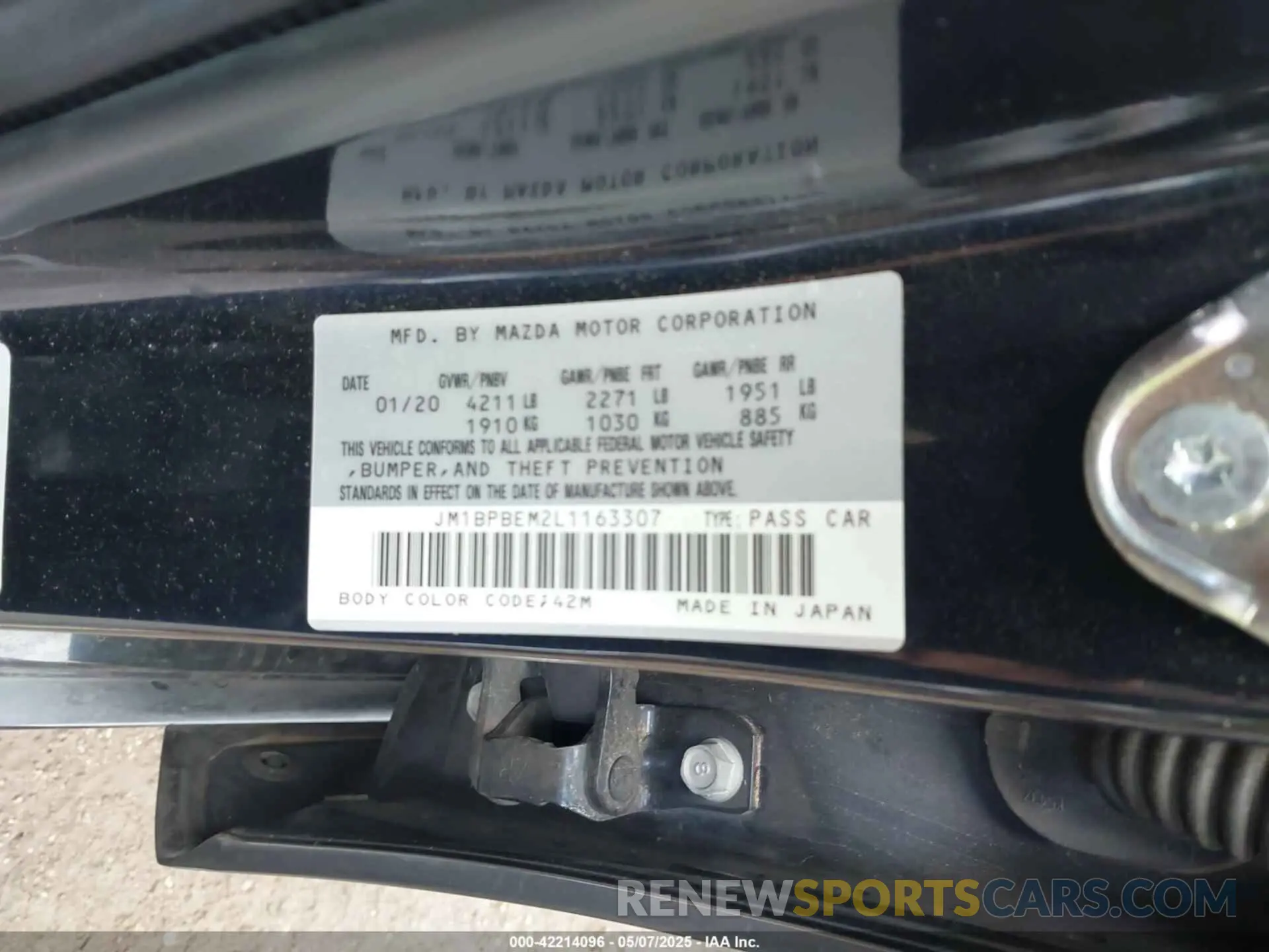 9 fotografías del automóvil dañado JM1BPBEM2L1163307 MAZDA MAZDA3 2020