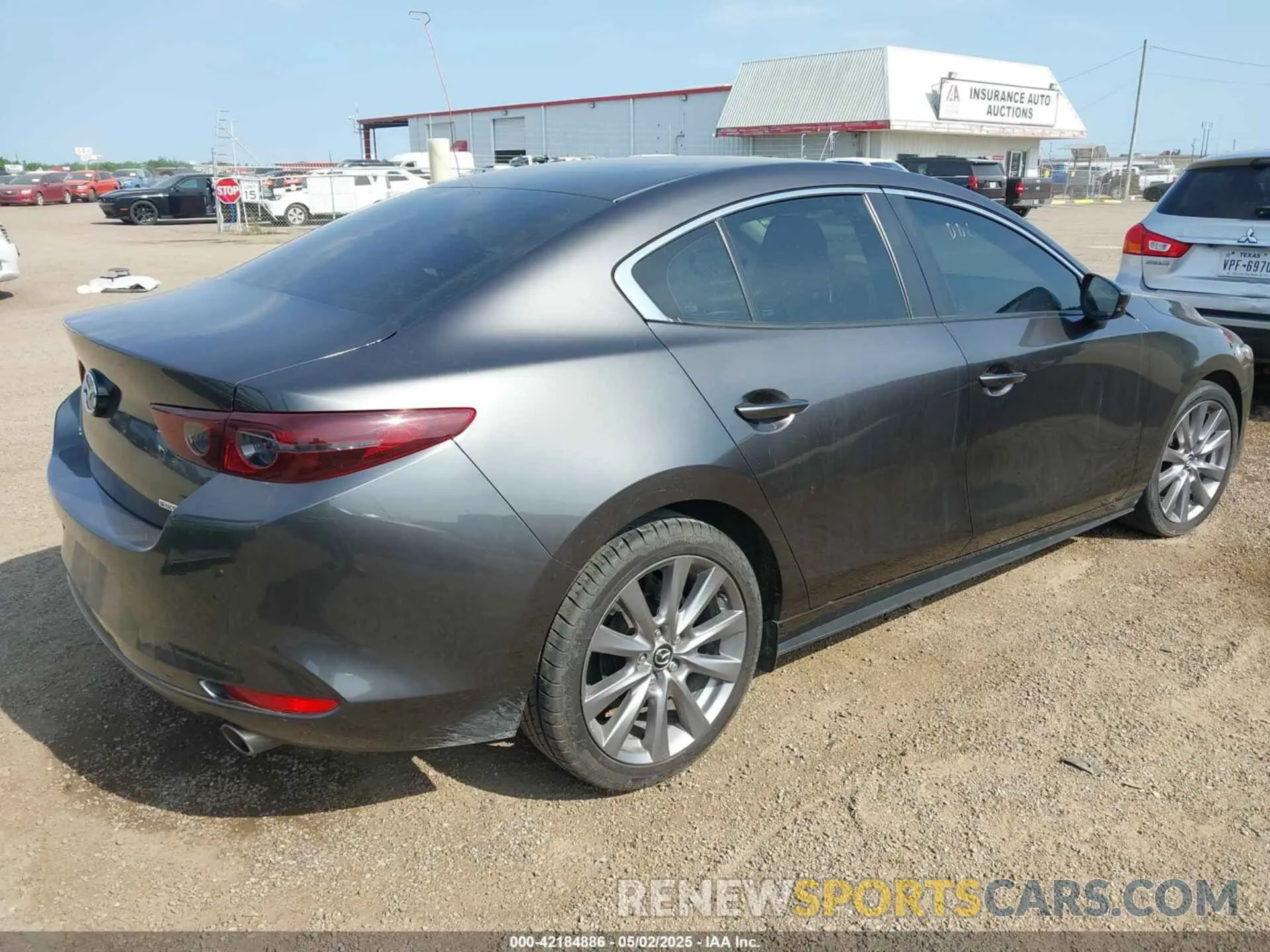4 fotografías del automóvil dañado 3MZBPABL6MM251686 MAZDA MAZDA3 2021