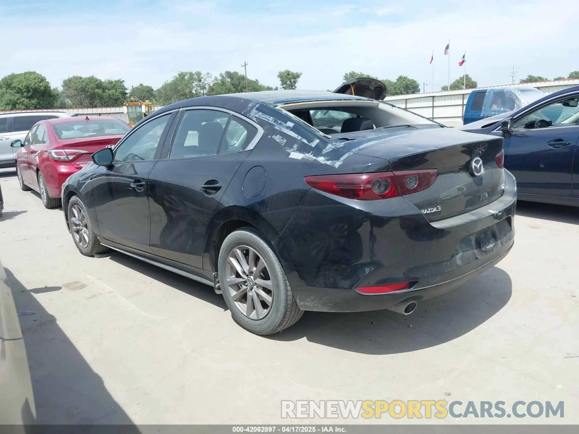 14 fotografías del automóvil dañado JM1BPAAL6M1318840 MAZDA MAZDA3 2021