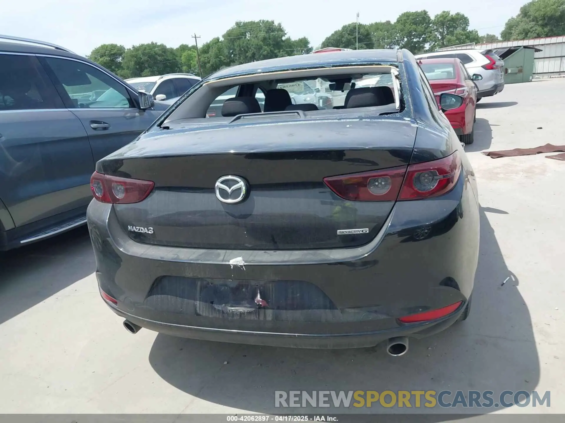 16 fotografías del automóvil dañado JM1BPAAL6M1318840 MAZDA MAZDA3 2021
