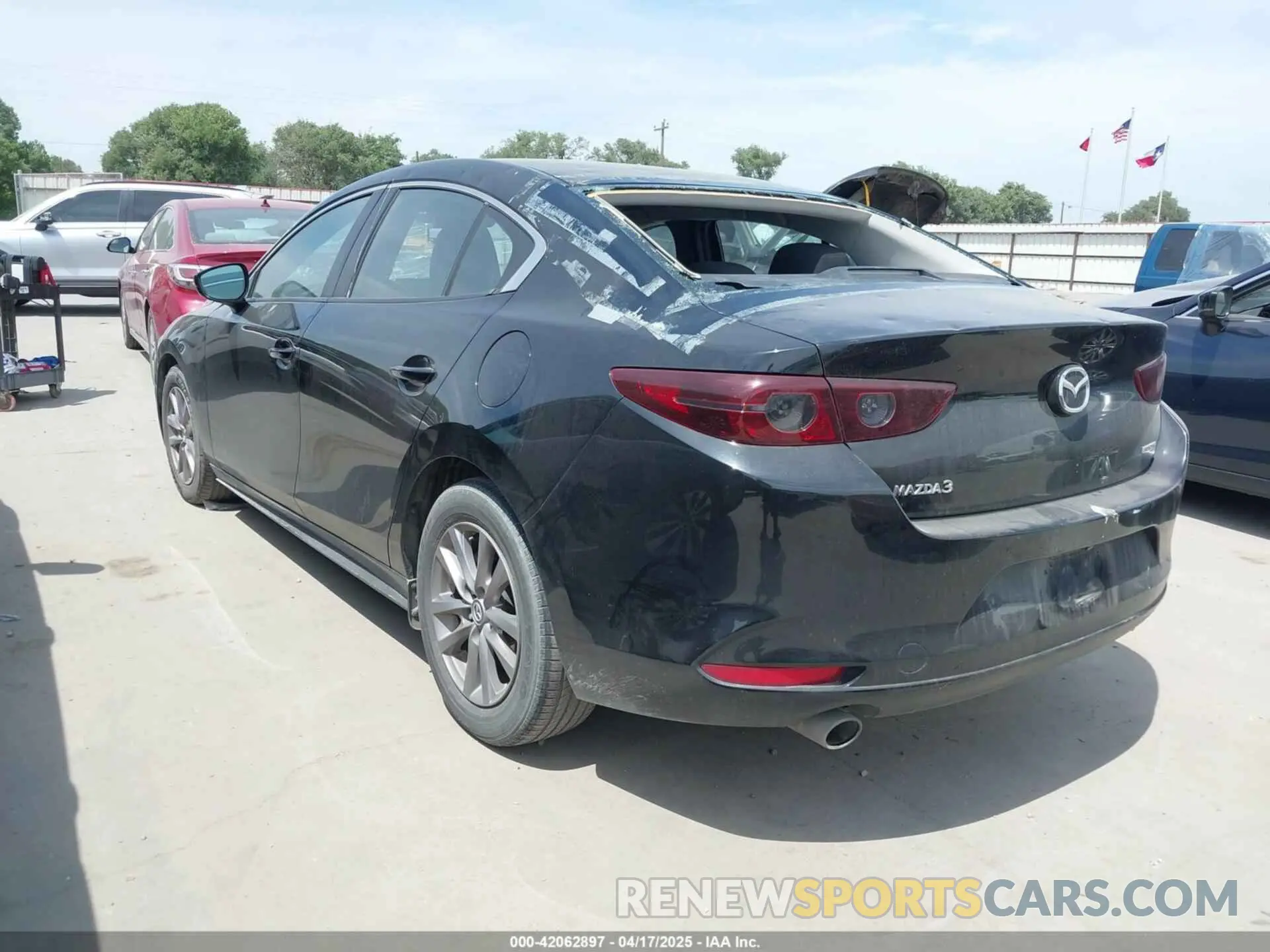 3 fotografías del automóvil dañado JM1BPAAL6M1318840 MAZDA MAZDA3 2021