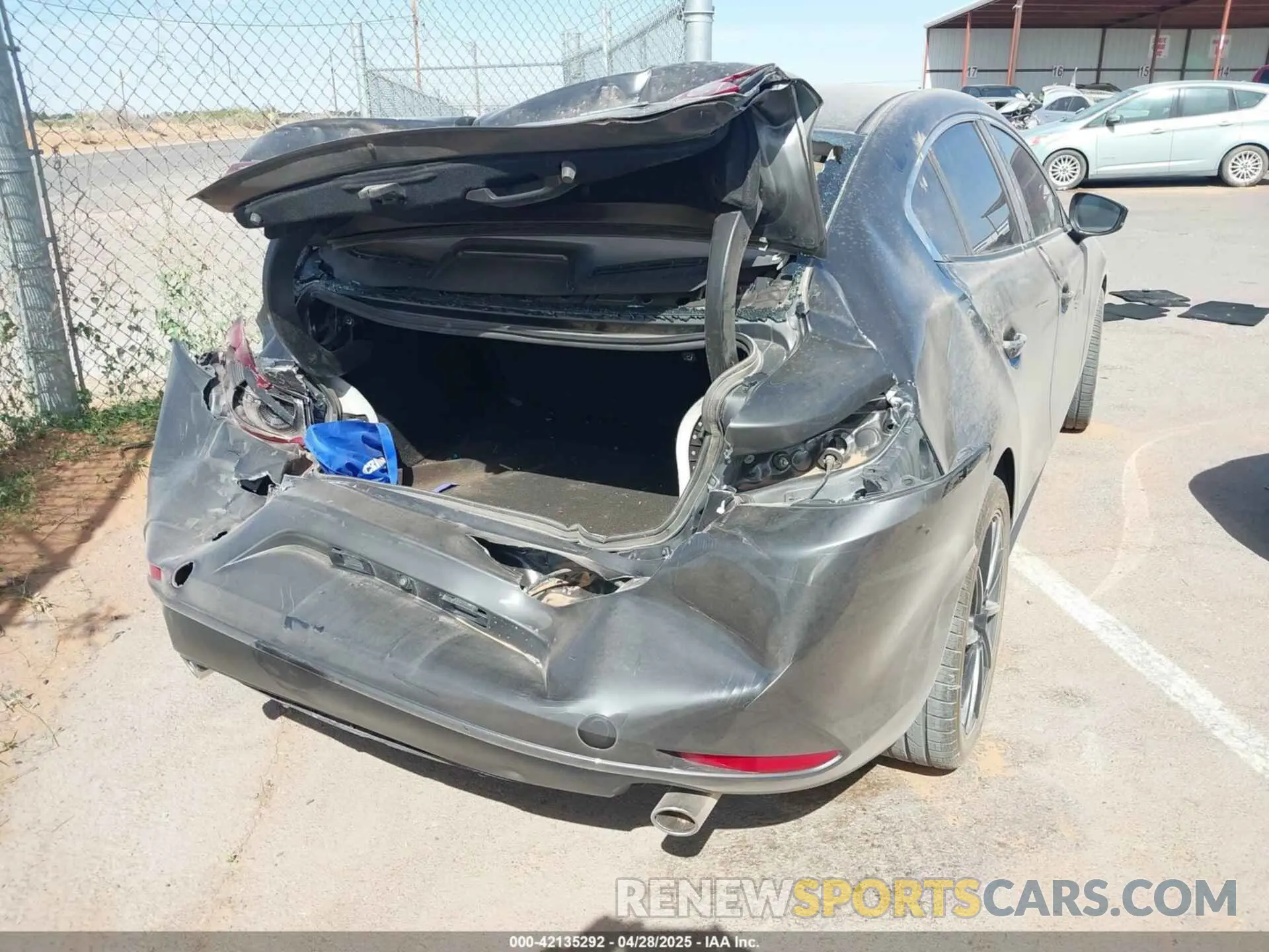 4 fotografías del automóvil dañado JM1BPABL7M1334057 MAZDA MAZDA3 2021