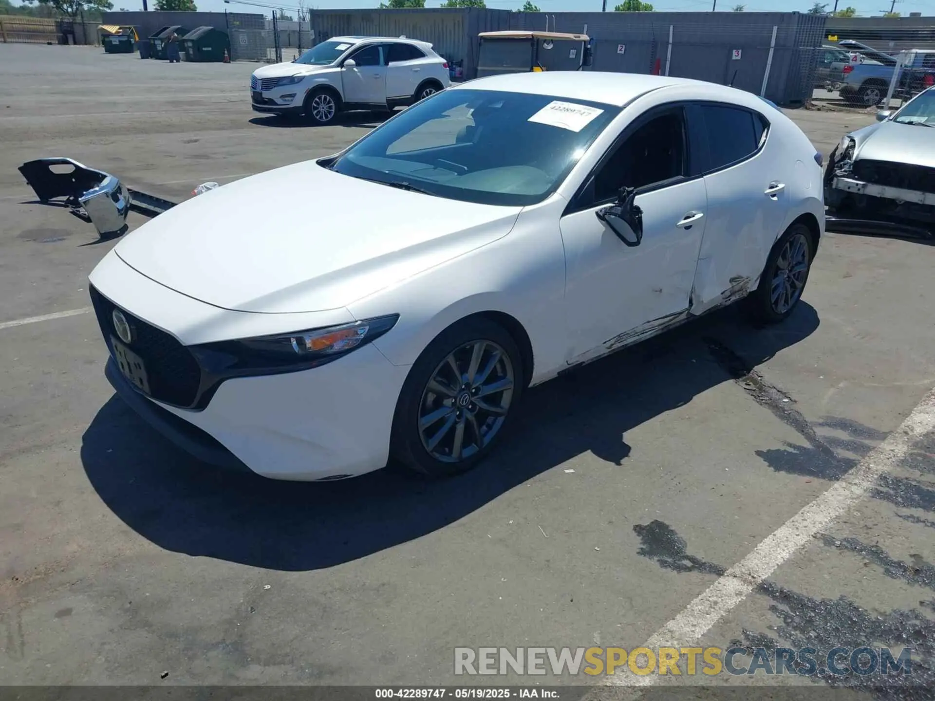 2 fotografías del automóvil dañado JM1BPAKLXM1321304 MAZDA MAZDA3 2021