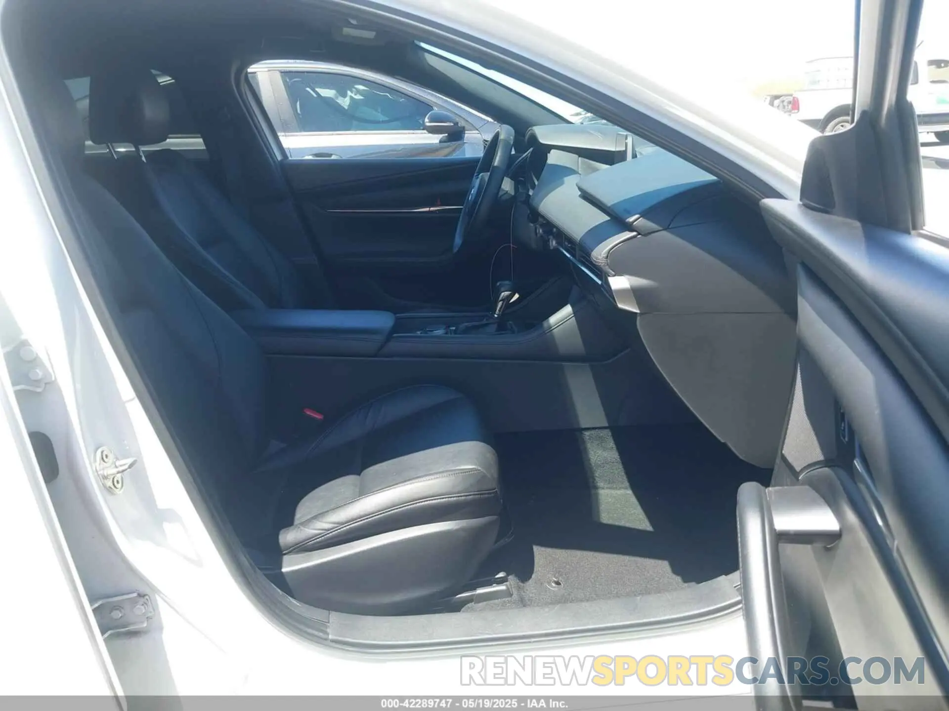 5 fotografías del automóvil dañado JM1BPAKLXM1321304 MAZDA MAZDA3 2021