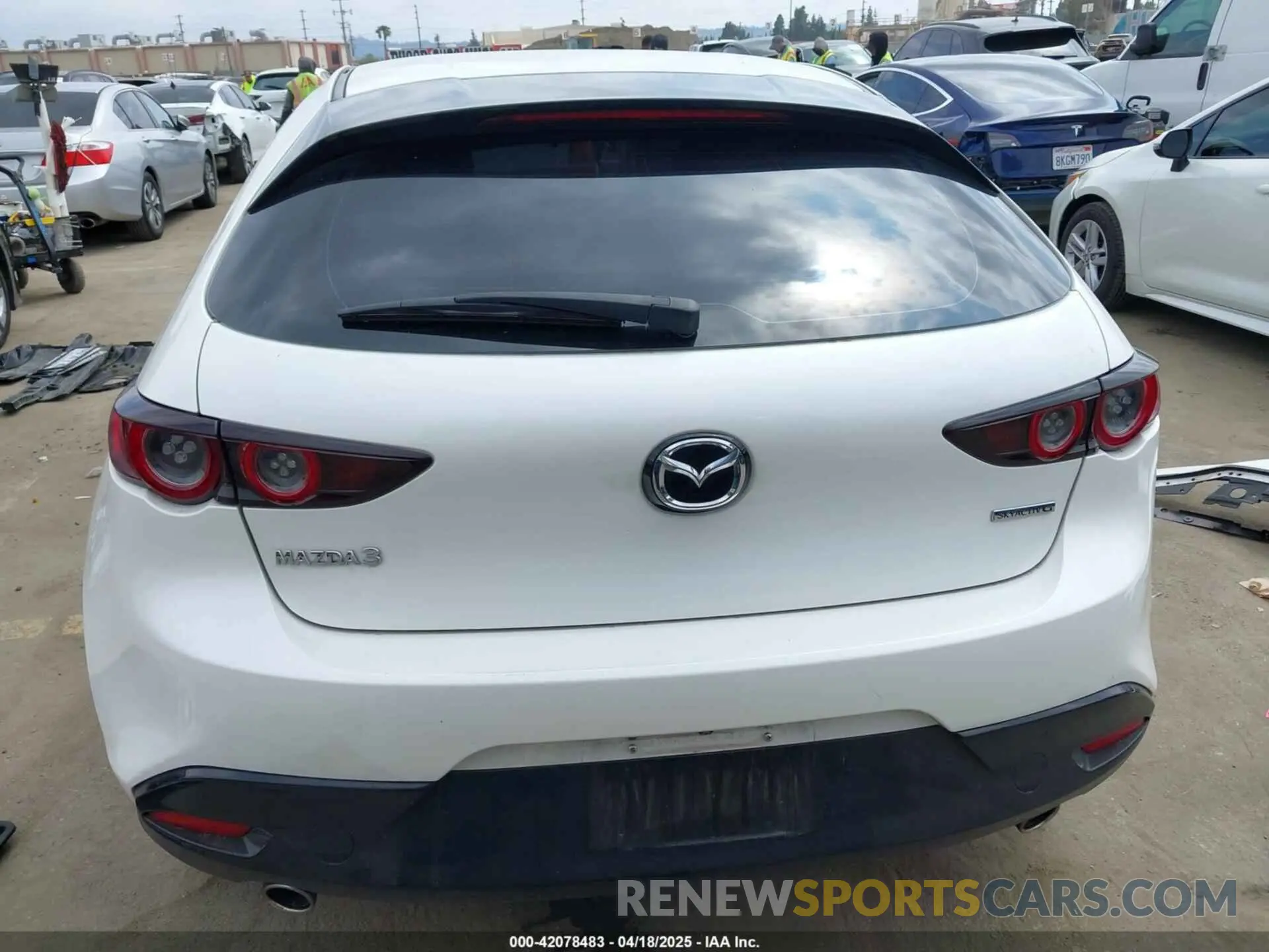 17 fotografías del automóvil dañado JM1BPALL3M1309705 MAZDA MAZDA3 2021