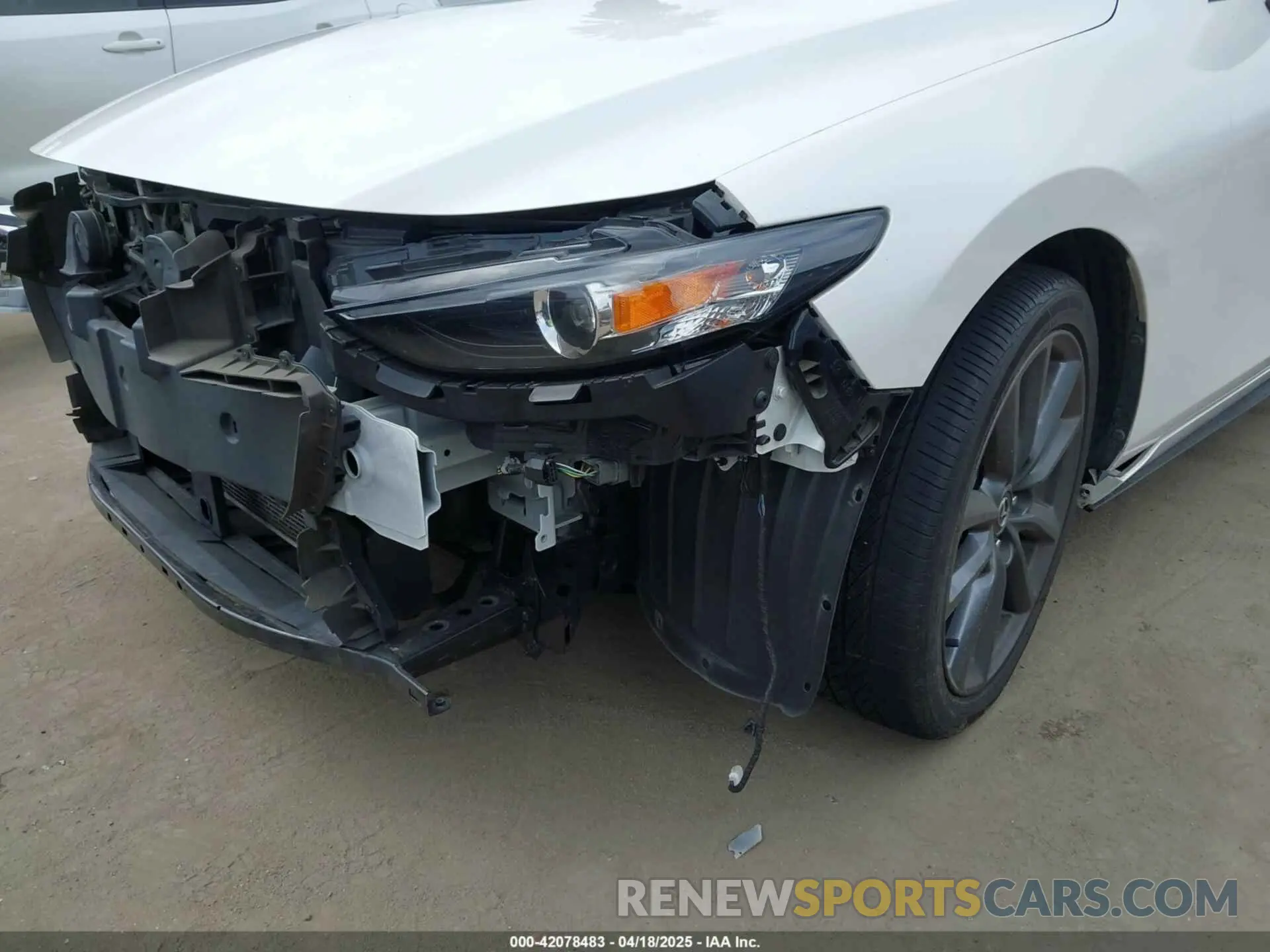 19 fotografías del automóvil dañado JM1BPALL3M1309705 MAZDA MAZDA3 2021