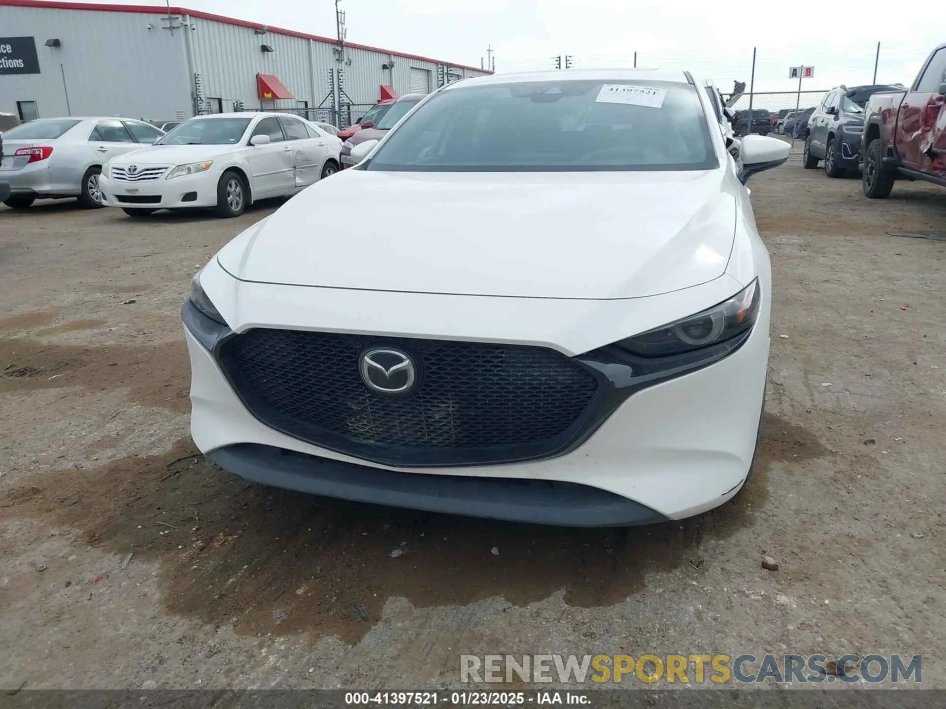 11 fotografías del automóvil dañado JM1BPAML0M1302385 MAZDA MAZDA3 2021