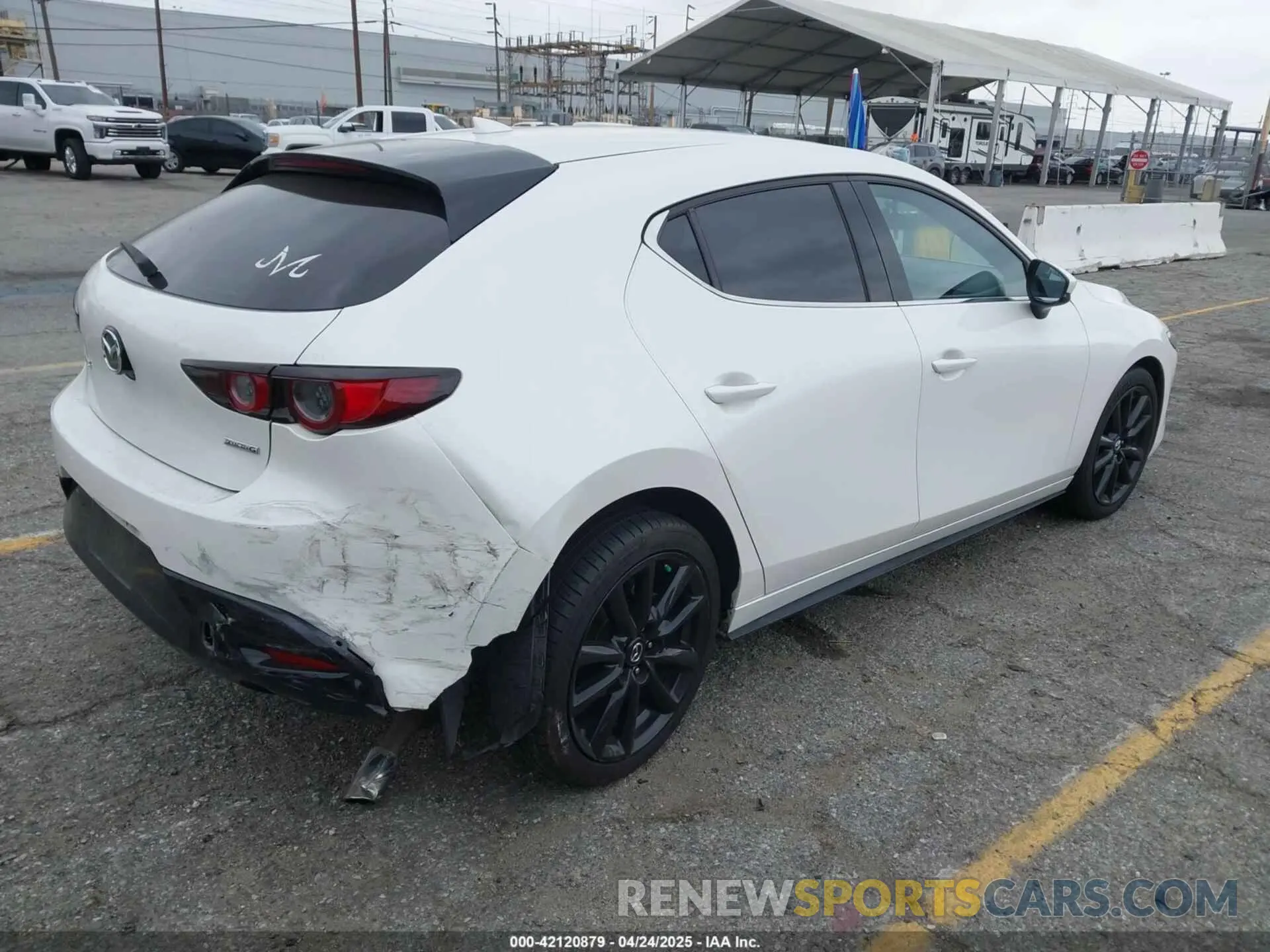4 fotografías del automóvil dañado JM1BPAML3M1307029 MAZDA MAZDA3 2021
