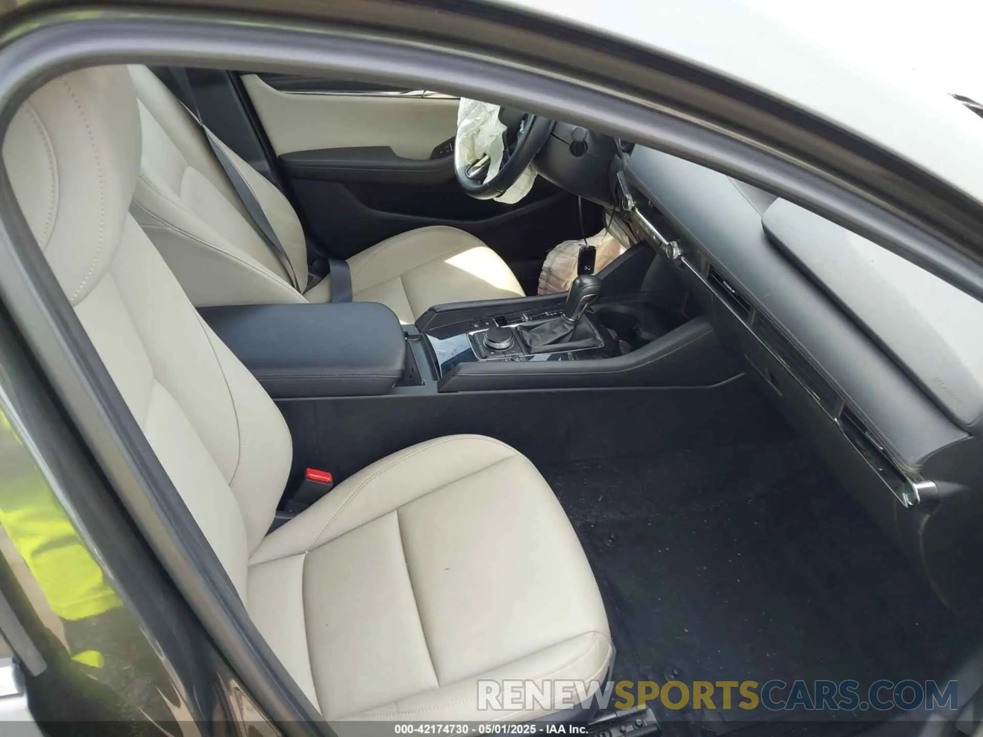 5 fotografías del automóvil dañado JM1BPALL8N1515541 MAZDA MAZDA3 2022
