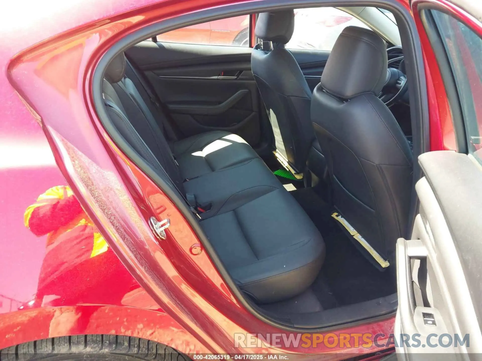 8 fotografías del automóvil dañado 3MZBPABM0PM358200 MAZDA MAZDA3 2023