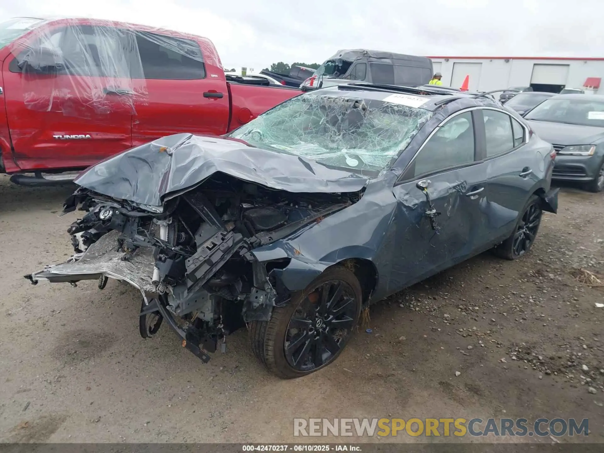 2 fotografías del automóvil dañado 3MZBPBCM4PM360102 MAZDA MAZDA3 2023