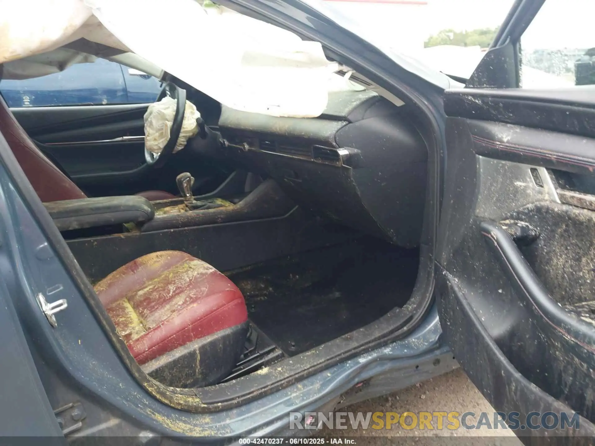 5 fotografías del automóvil dañado 3MZBPBCM4PM360102 MAZDA MAZDA3 2023