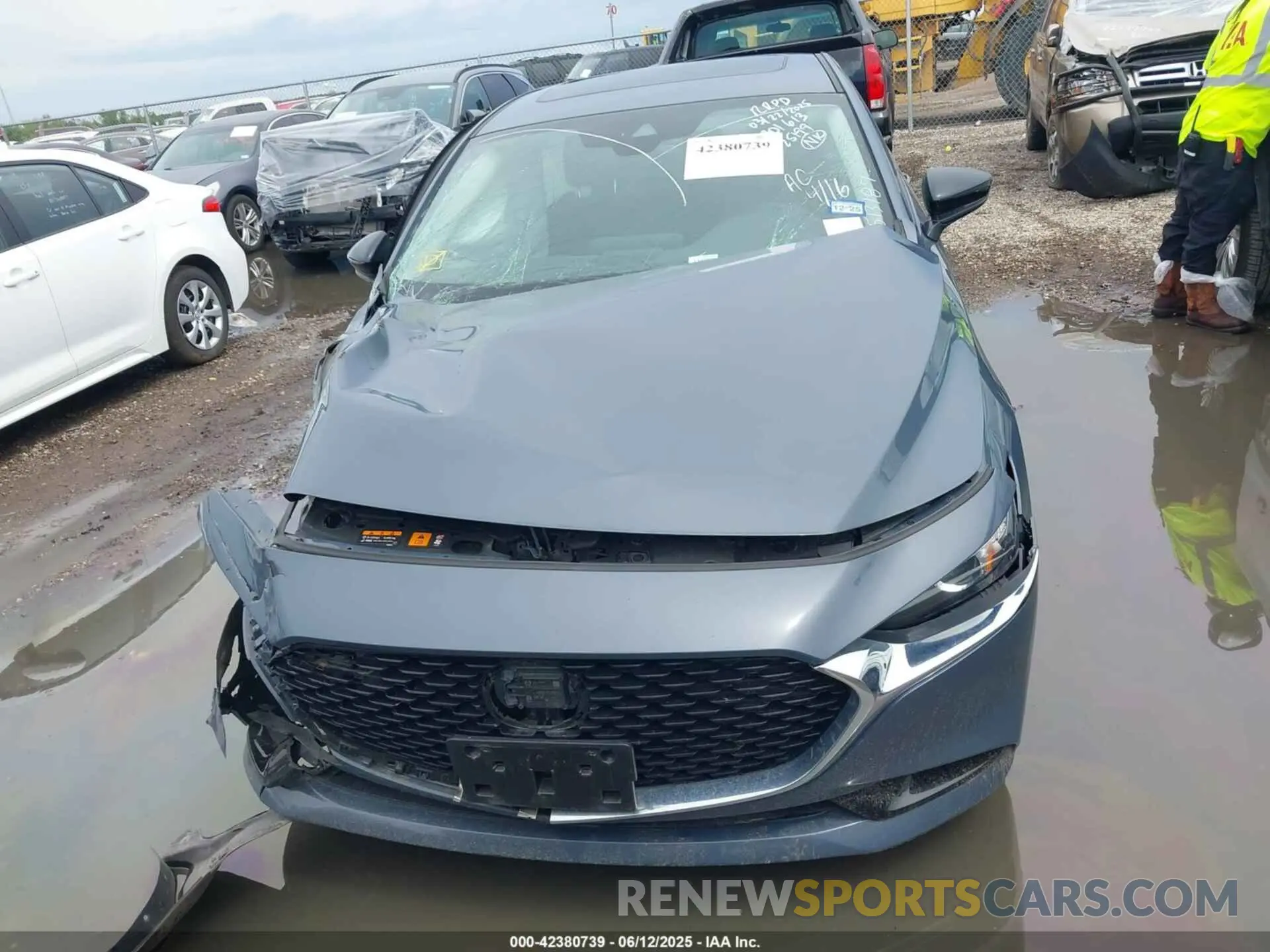 11 fotografías del automóvil dañado 3MZBPBCM6PM360201 MAZDA MAZDA3 2023