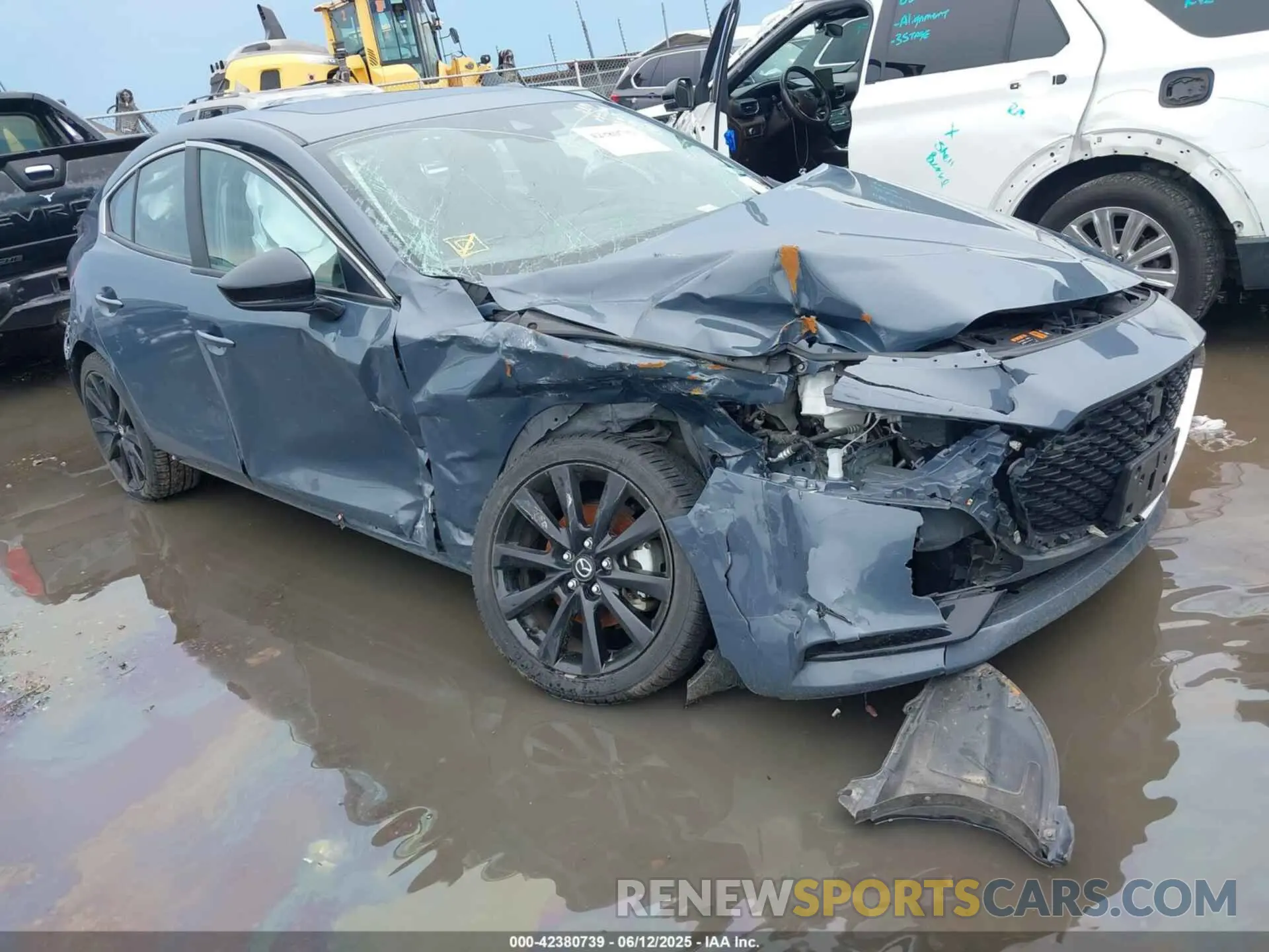 16 fotografías del automóvil dañado 3MZBPBCM6PM360201 MAZDA MAZDA3 2023