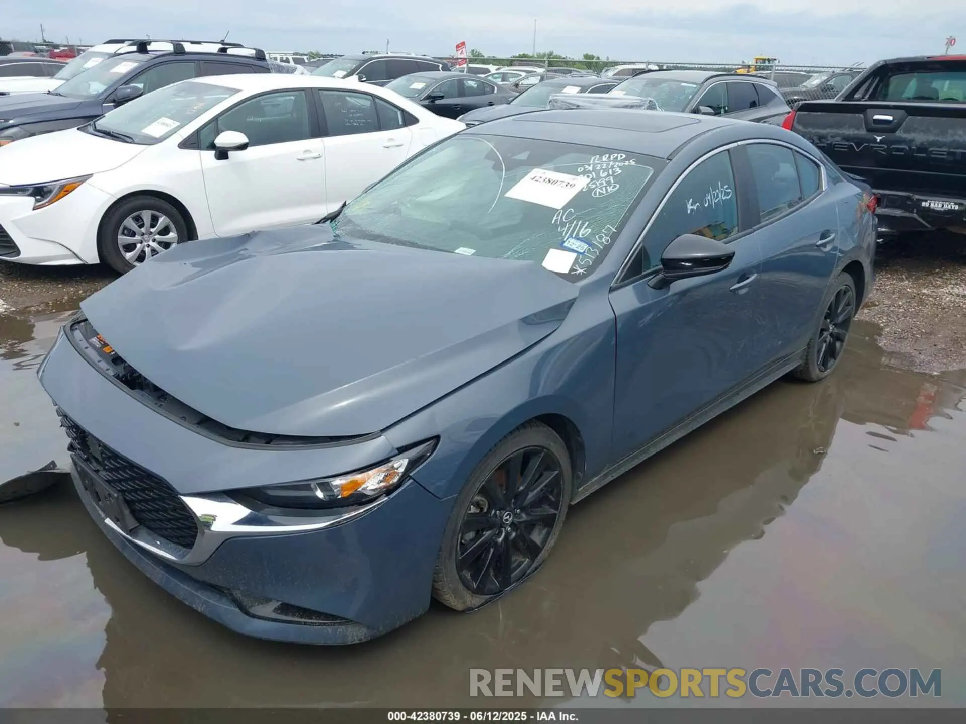2 fotografías del automóvil dañado 3MZBPBCM6PM360201 MAZDA MAZDA3 2023