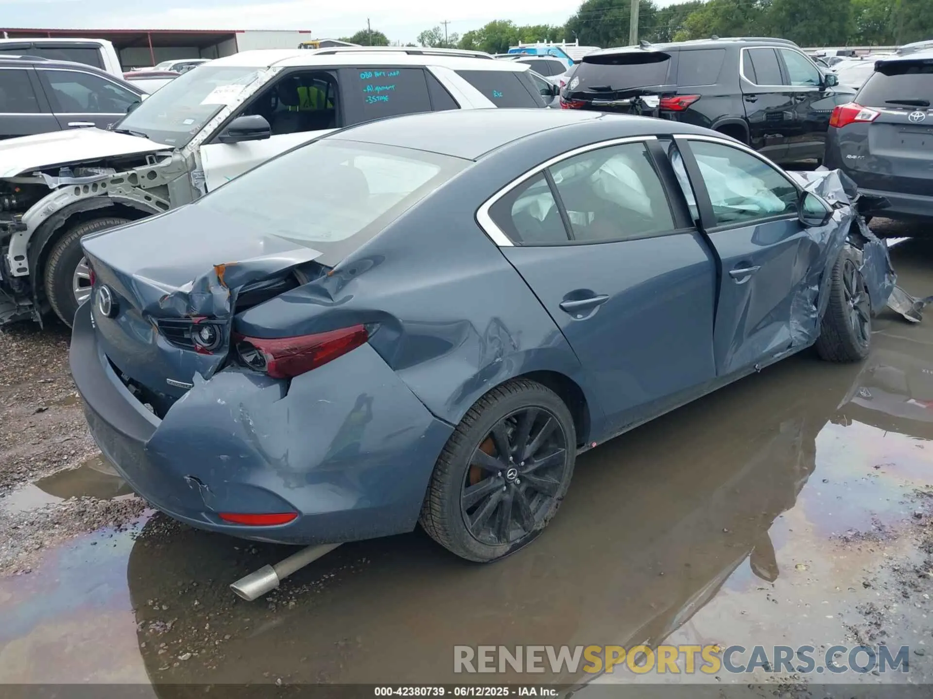 4 fotografías del automóvil dañado 3MZBPBCM6PM360201 MAZDA MAZDA3 2023
