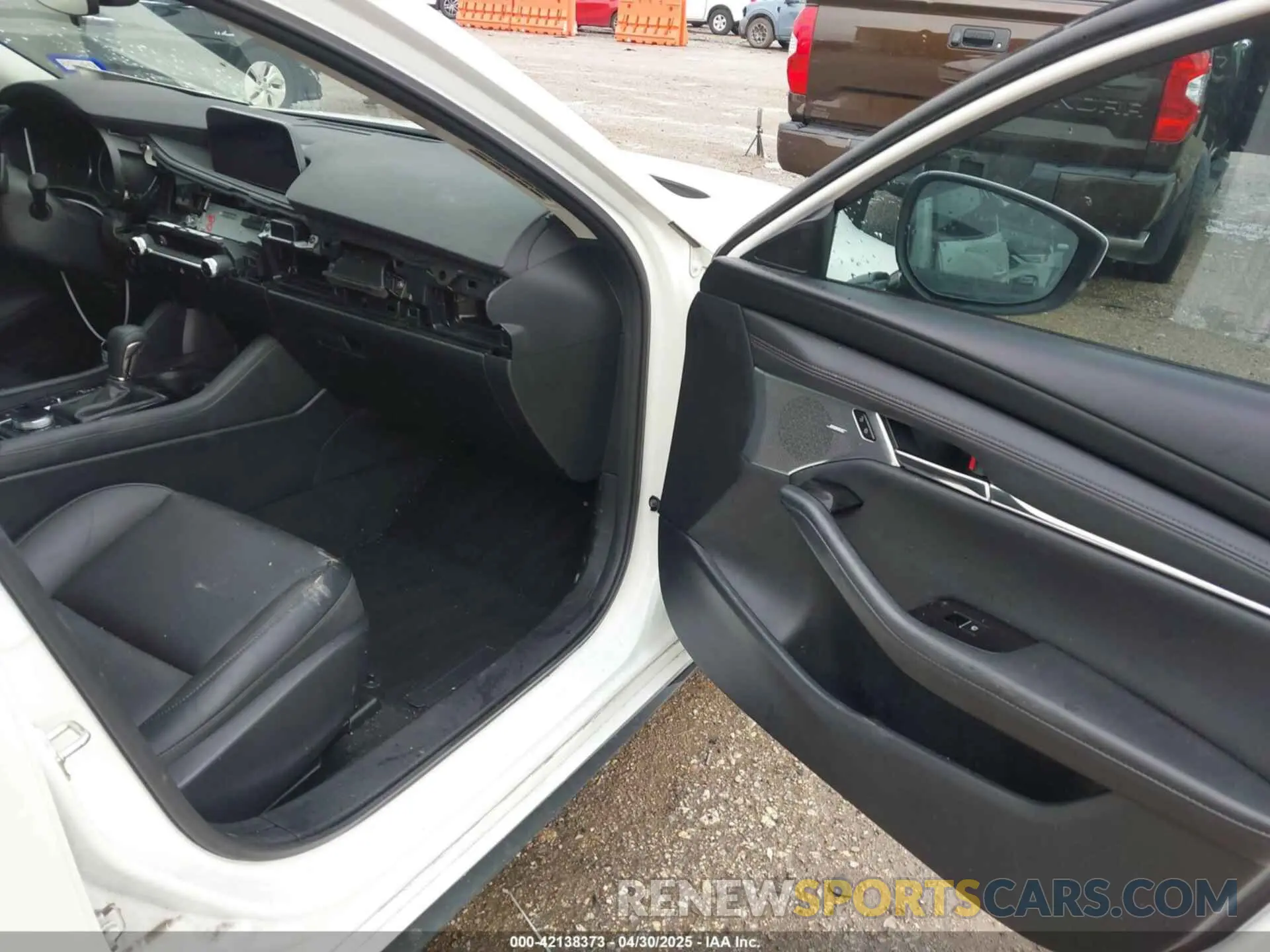 5 fotografías del automóvil dañado 3MZBPBDM6PM371326 MAZDA MAZDA3 2023