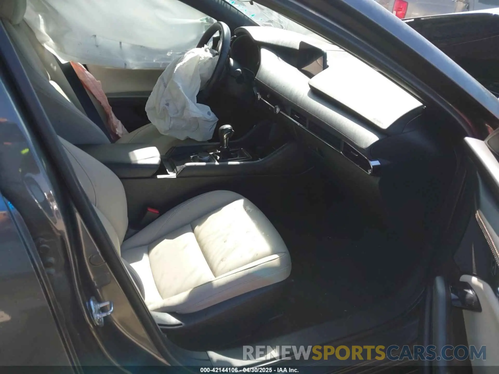 5 fotografías del automóvil dañado JM1BPALM6P1610353 MAZDA MAZDA3 2023