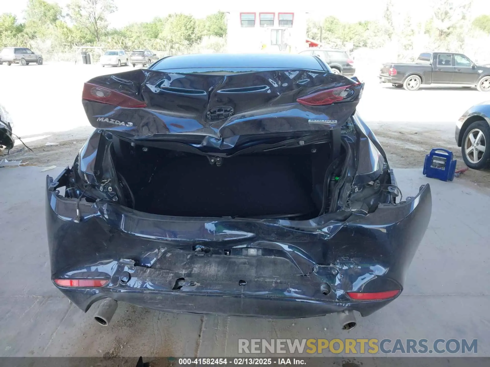 17 fotografías del automóvil dañado 3MZBPAAM4RM423330 MAZDA MAZDA3 2024