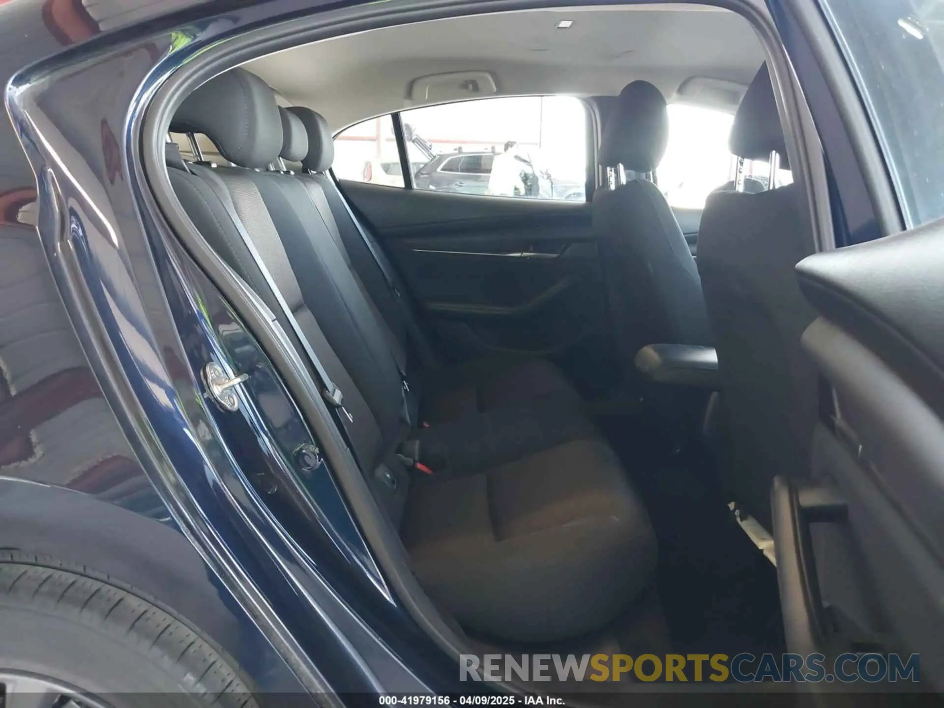 8 fotografías del automóvil dañado 3MZBPAAM4RM432416 MAZDA MAZDA3 2024