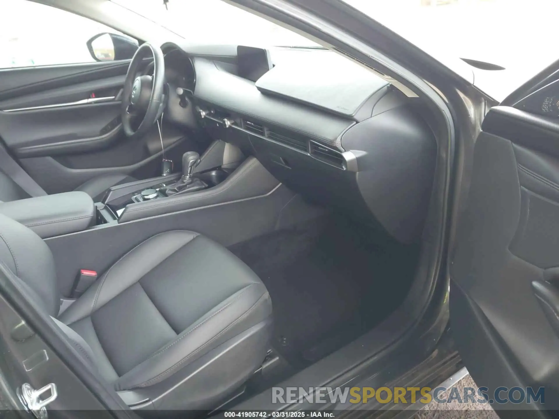 5 fotografías del automóvil dañado 3MZBPABM8RM414371 MAZDA MAZDA3 2024