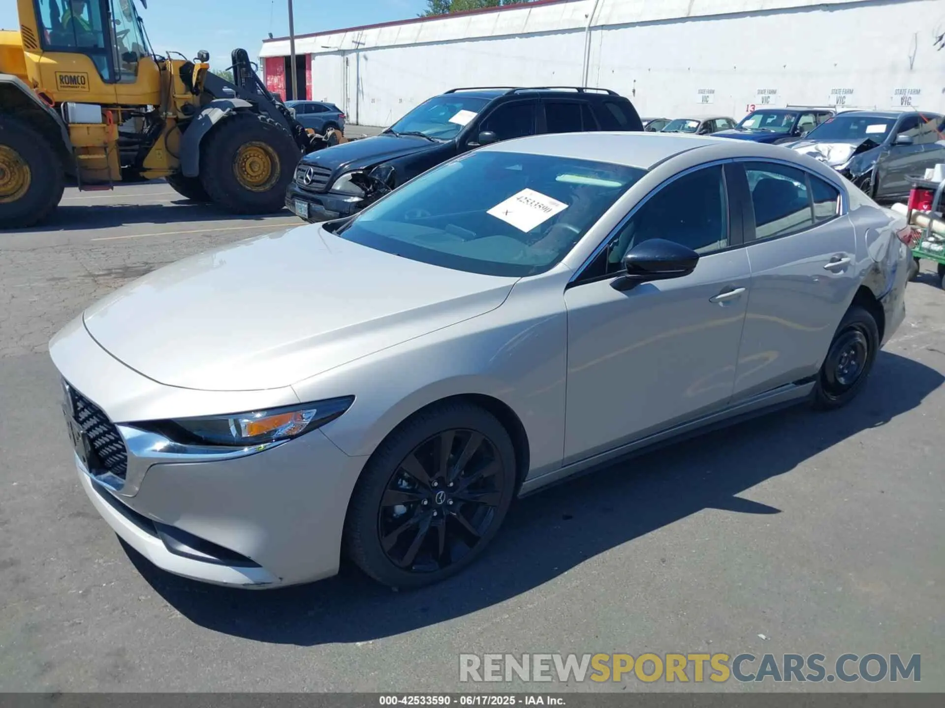 2 fotografías del automóvil dañado 3MZBPABM9RM427906 MAZDA MAZDA3 2024