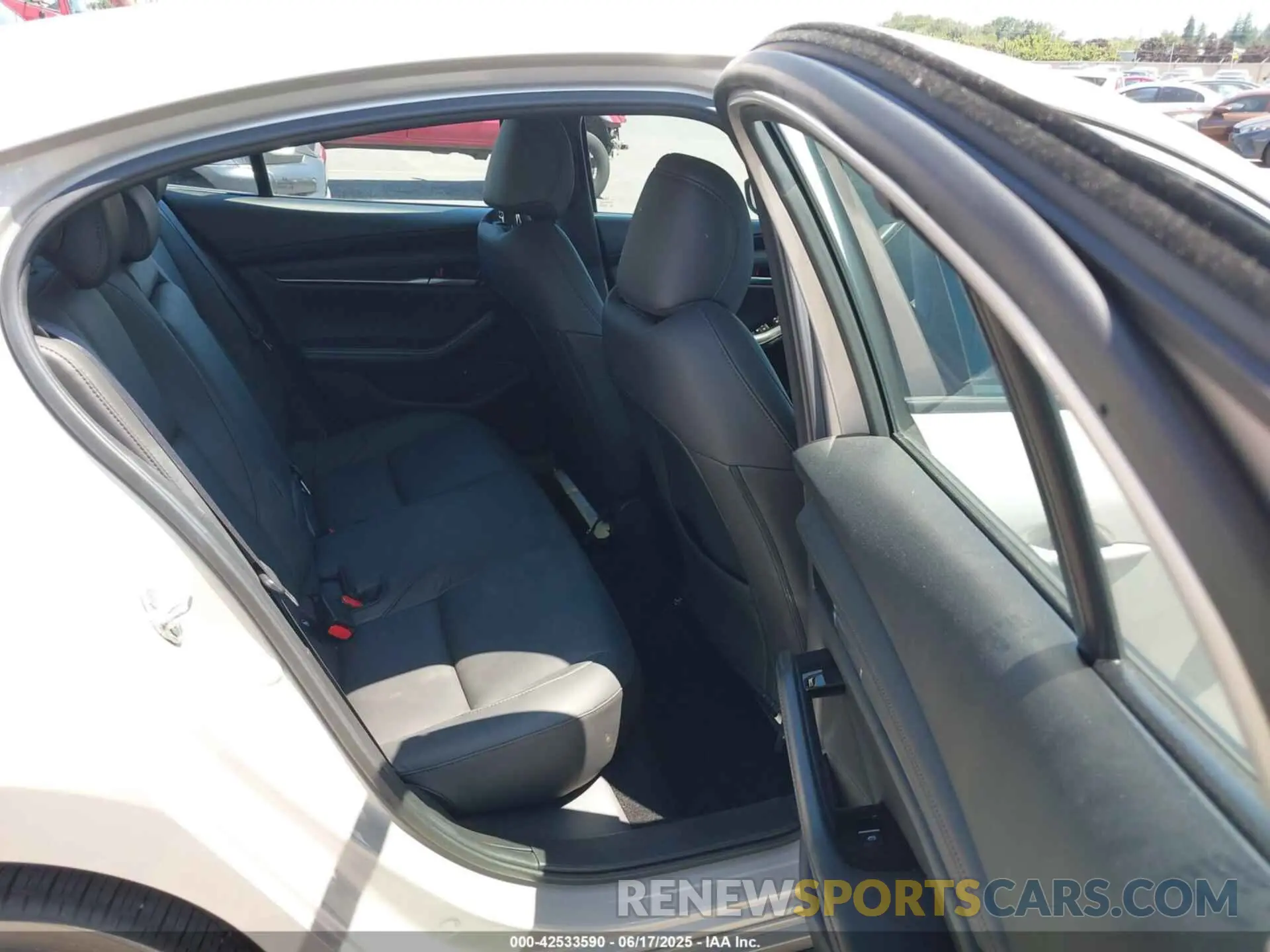 8 fotografías del automóvil dañado 3MZBPABM9RM427906 MAZDA MAZDA3 2024