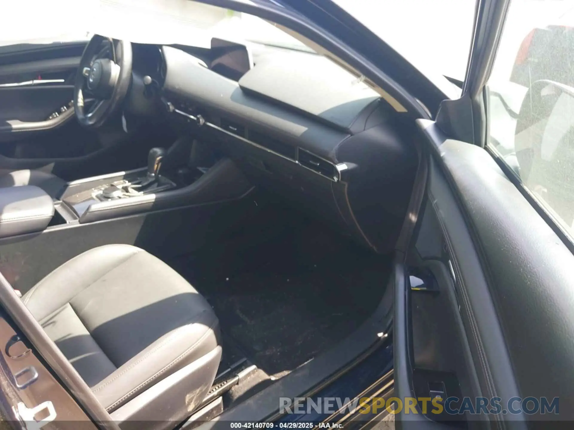 5 fotografías del automóvil dañado 3MZBPACM7RM415218 MAZDA MAZDA3 2024