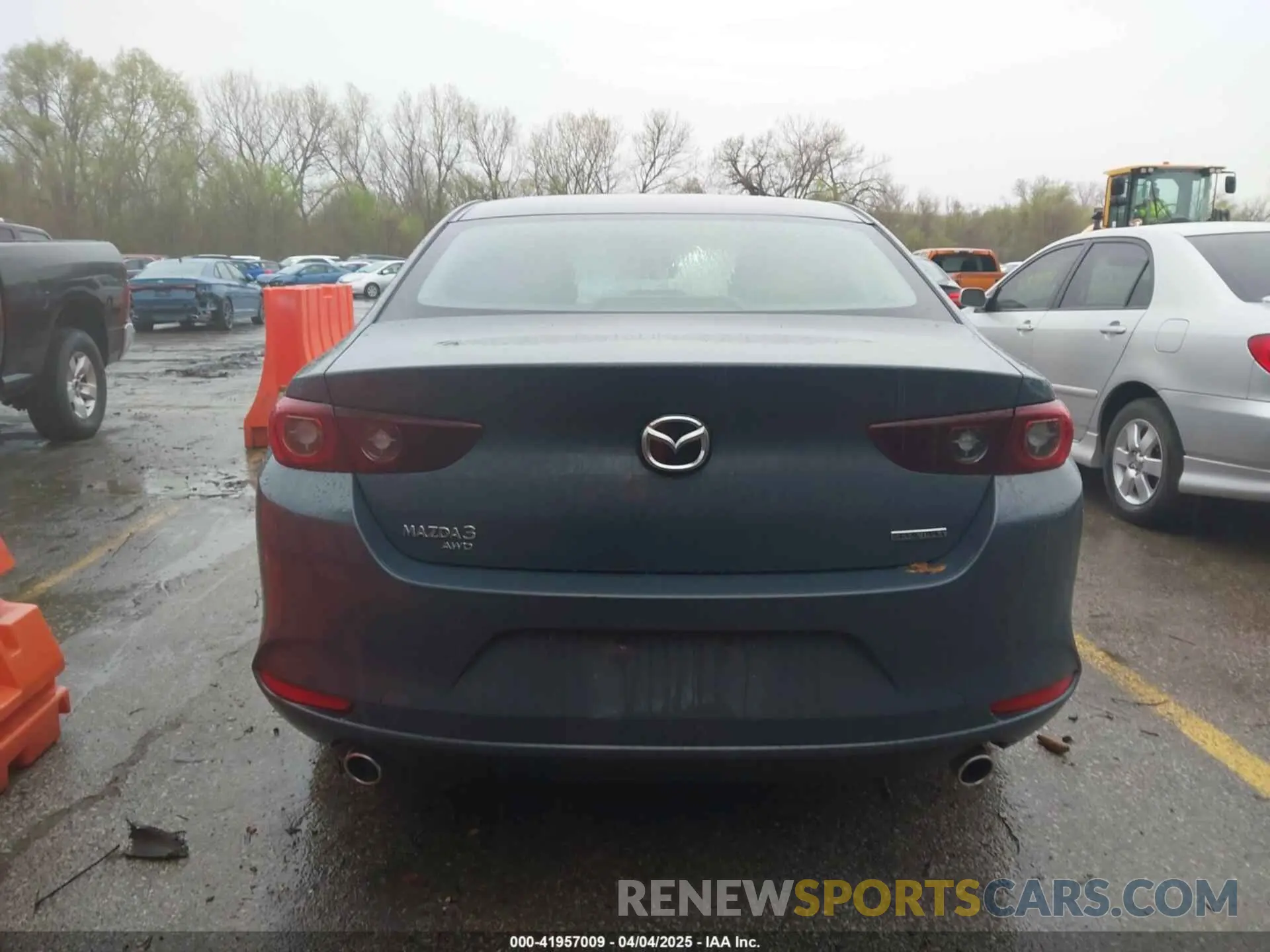 16 fotografías del automóvil dañado 3MZBPBCM0RM410710 MAZDA MAZDA3 2024