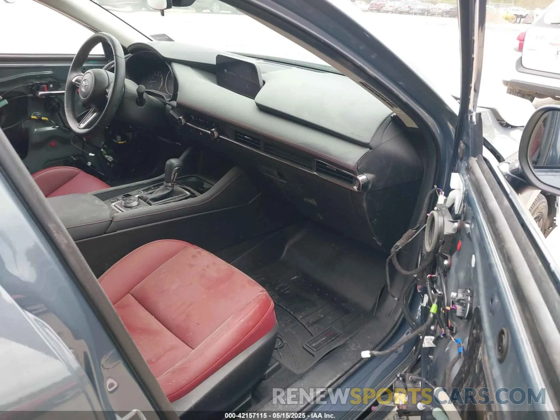 5 fotografías del automóvil dañado 3MZBPBCM1RM400557 MAZDA MAZDA3 2024