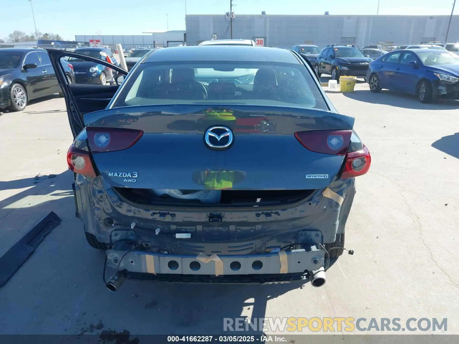 17 fotografías del automóvil dañado 3MZBPBCM2RM416184 MAZDA MAZDA3 2024
