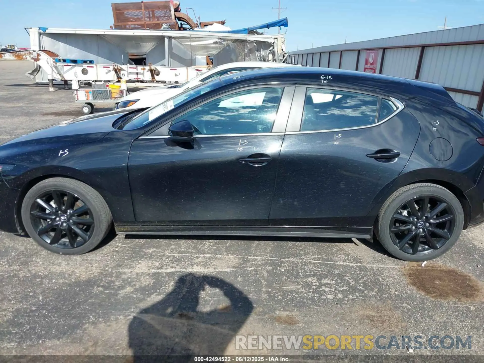 14 fotografías del automóvil dañado JM1BPAKM1R1714317 MAZDA MAZDA3 2024