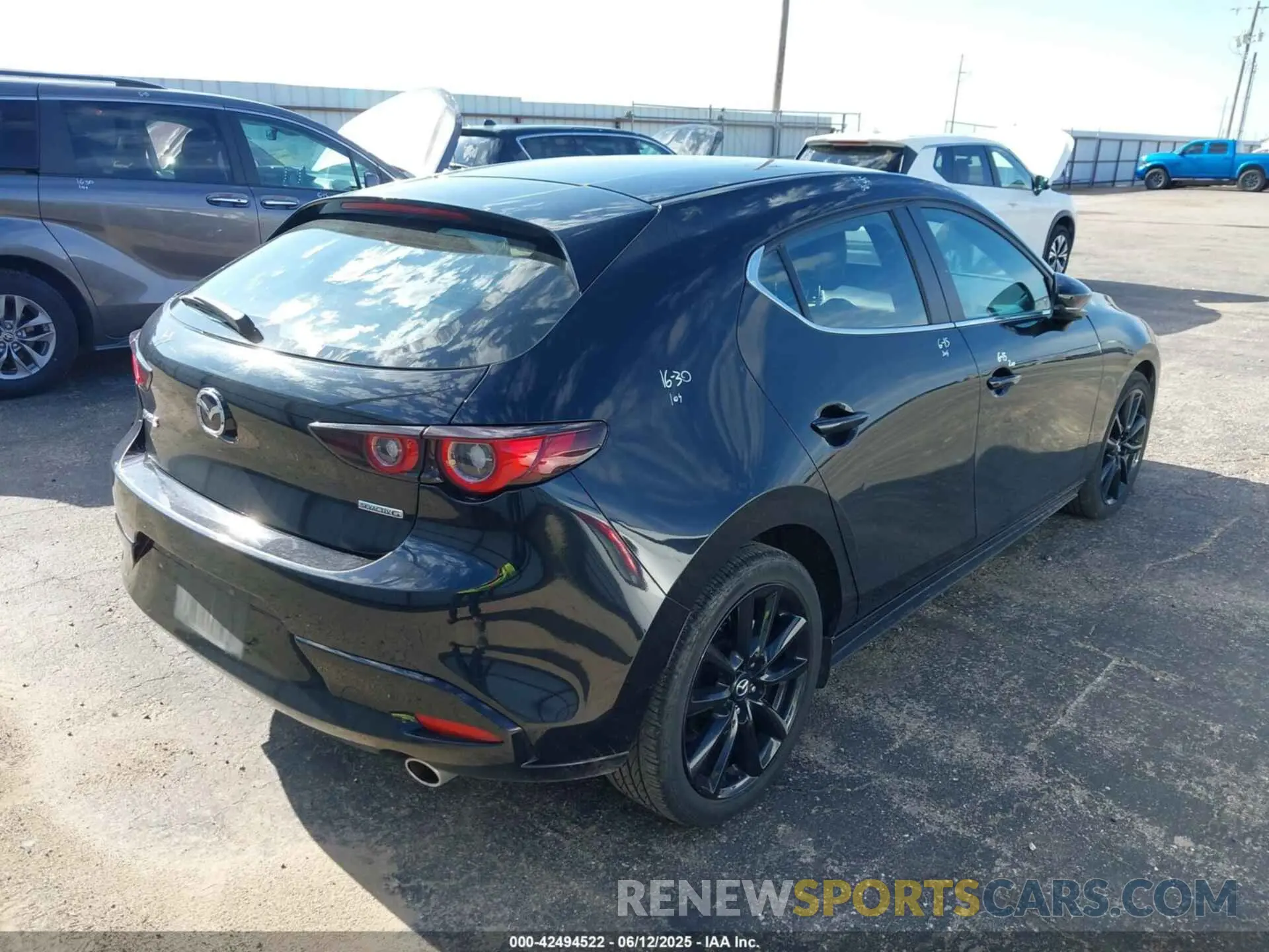 4 fotografías del automóvil dañado JM1BPAKM1R1714317 MAZDA MAZDA3 2024