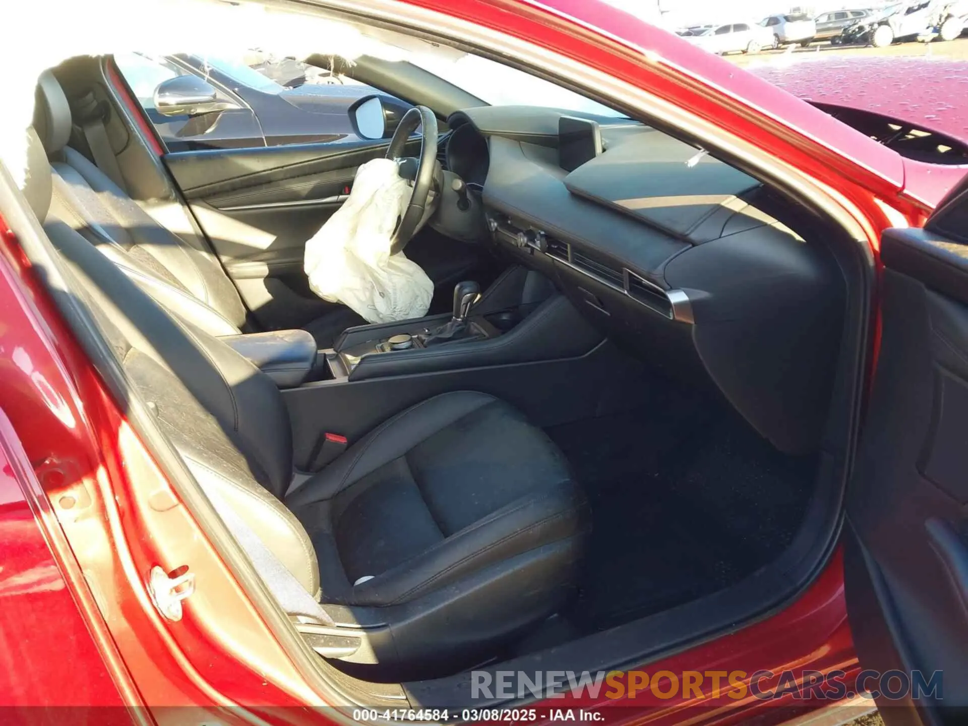 5 fotografías del automóvil dañado JM1BPAKM7R1710515 MAZDA MAZDA3 2024